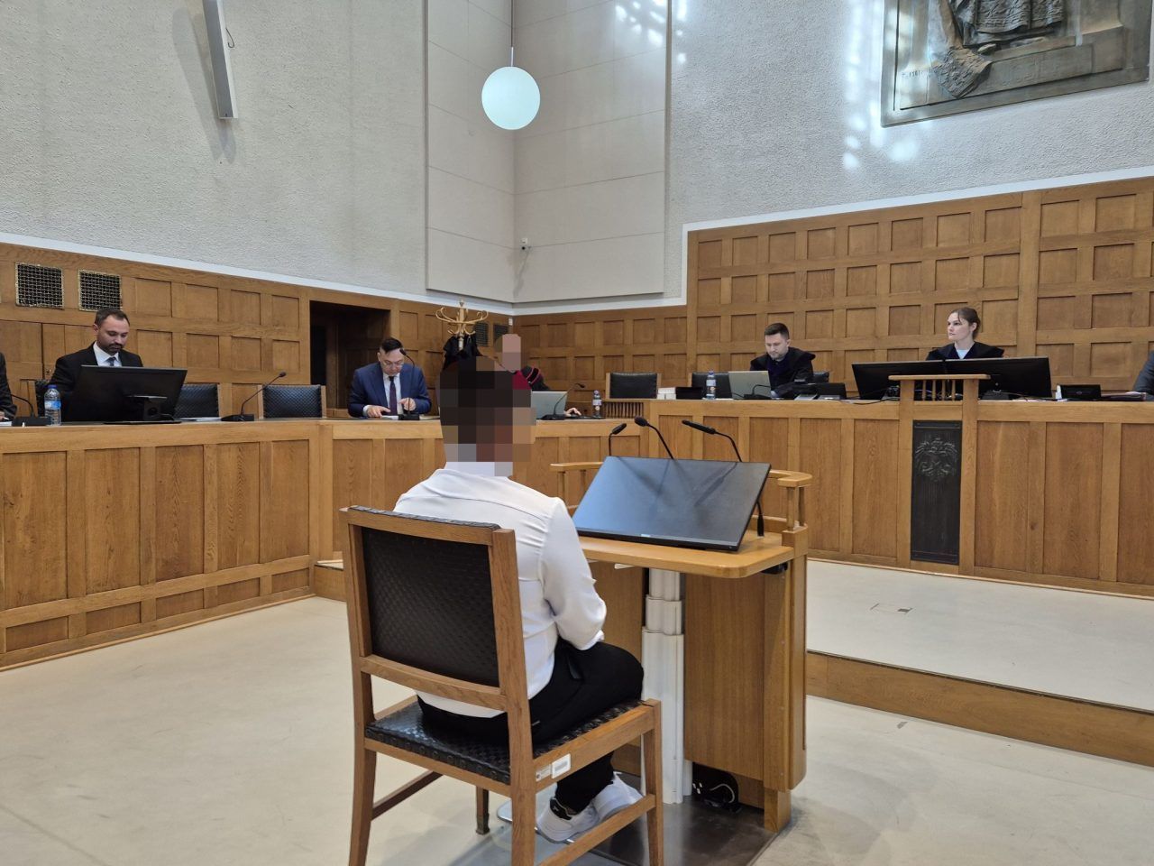 Bekannte in eigener Wohnung vergewaltigt
