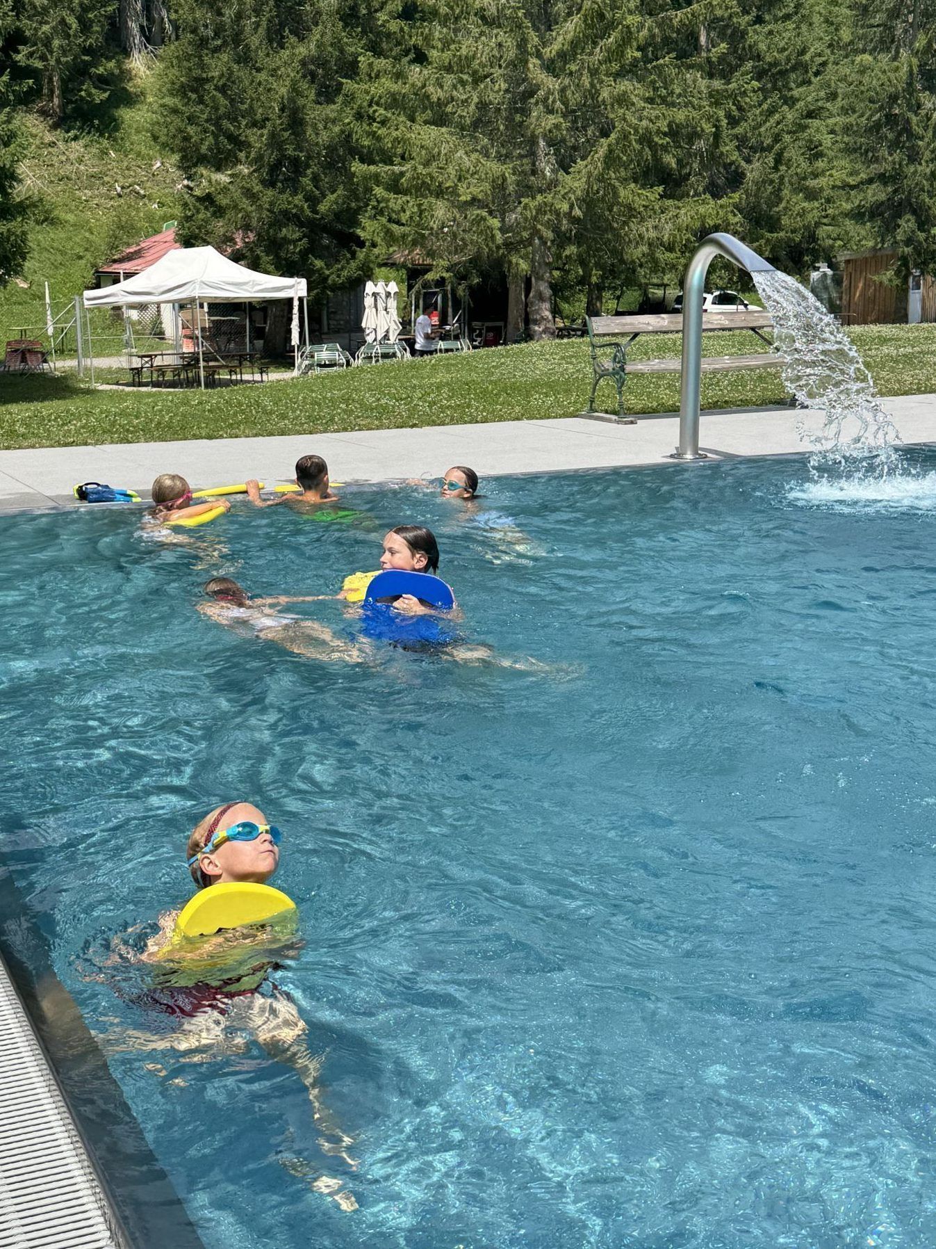 30 Grad warmes Wasser mitten im Wald: Das Geheimnis vom Waldbad Lech