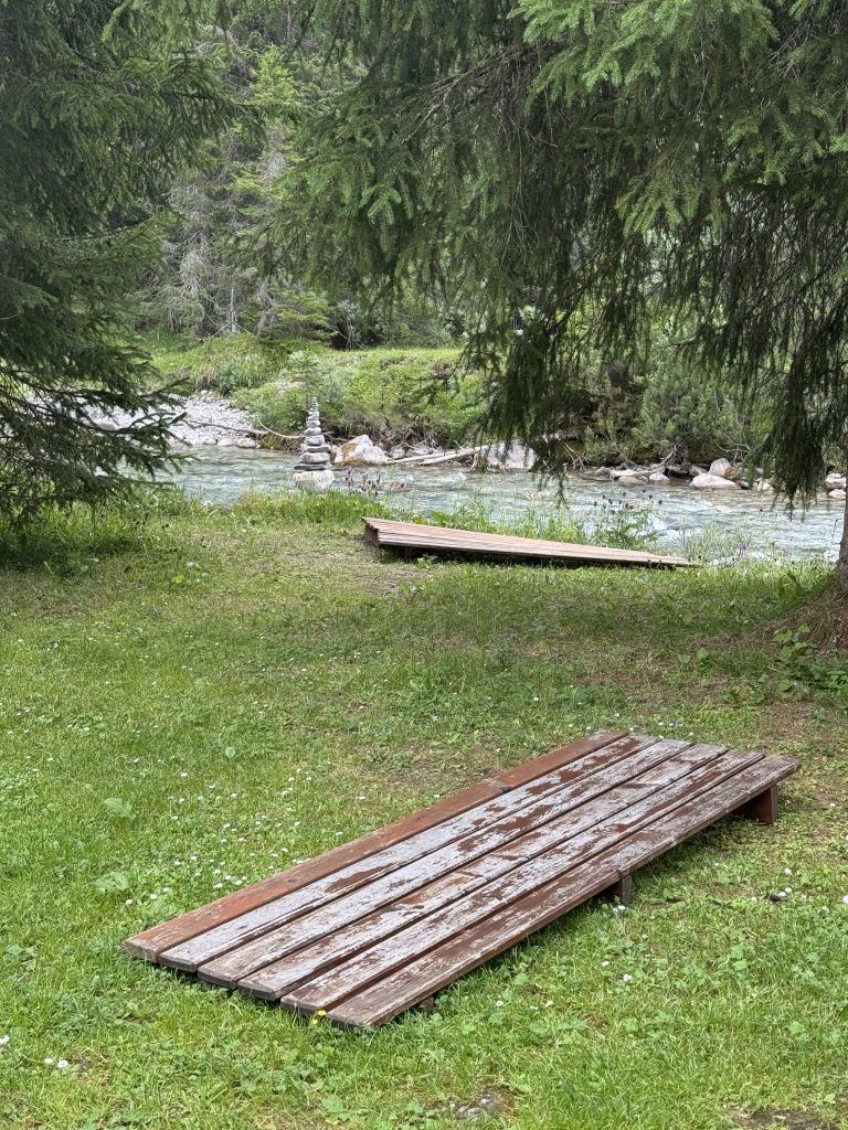 30 Grad warmes Wasser mitten im Wald: Das Geheimnis vom Waldbad Lech
