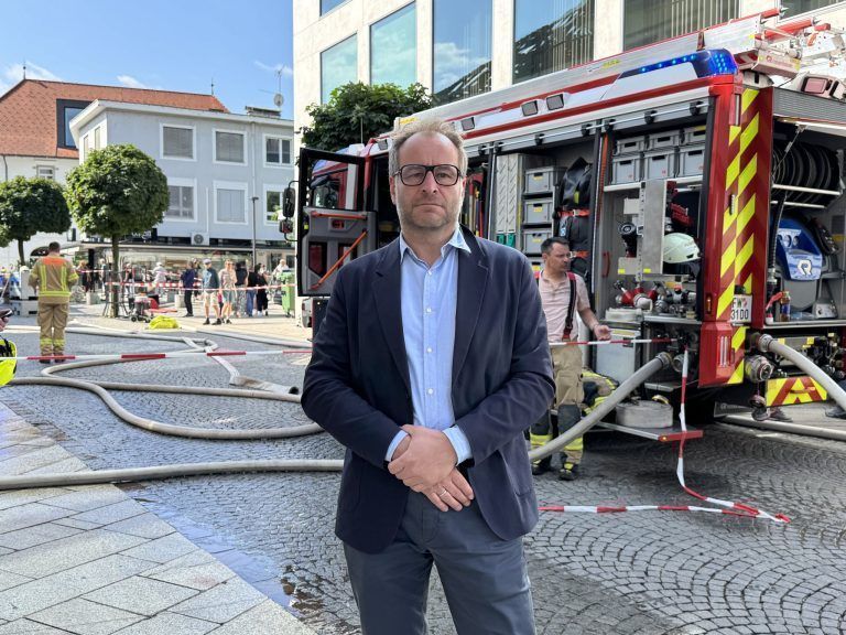 Als der Dachstuhl in Flammen stand, zählte jede Minute – Schaden in Millionenhöhe