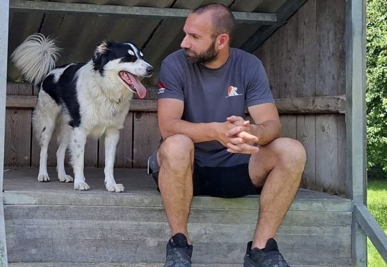 Kleines Schlitzohr wünscht sich ein liebevolles Zuhause