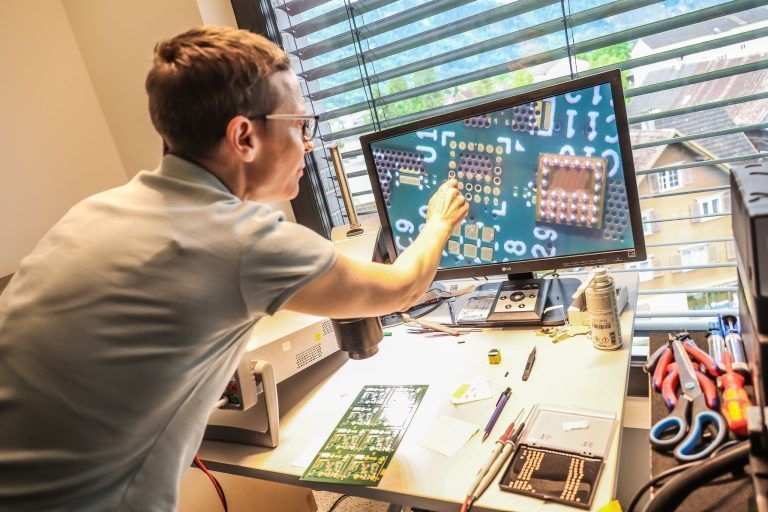 Paukenschlag: KI-Weltkonzern kauft Vorarlberger High-Tech-Unternehmen