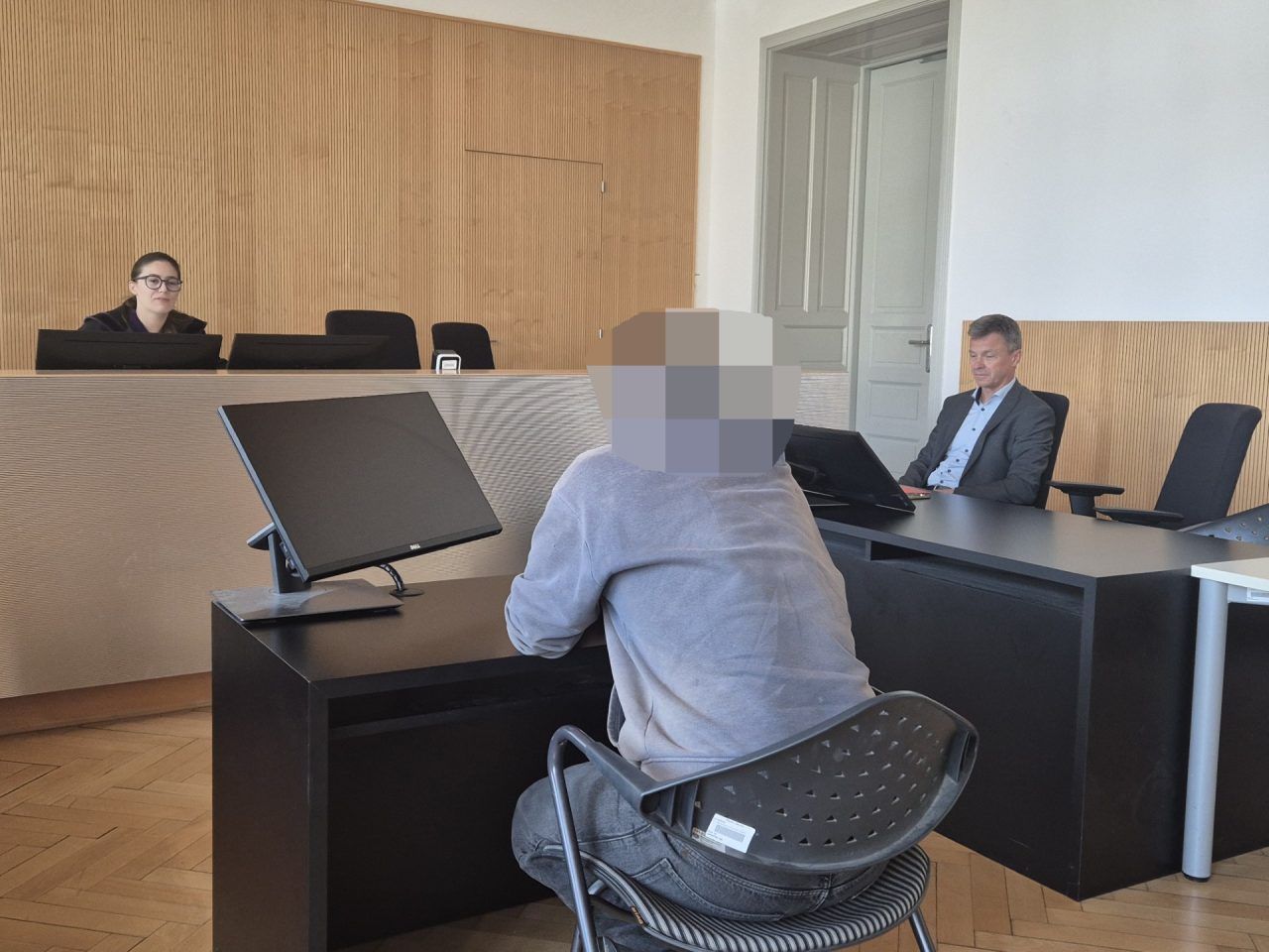 Vierfach Vorbestrafter unschuldig der Grabschändung angeklagt