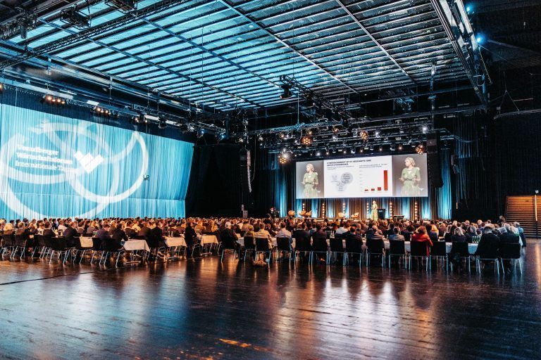 Warum der Chef eines Milliardenkonzerns auf Papier setzt