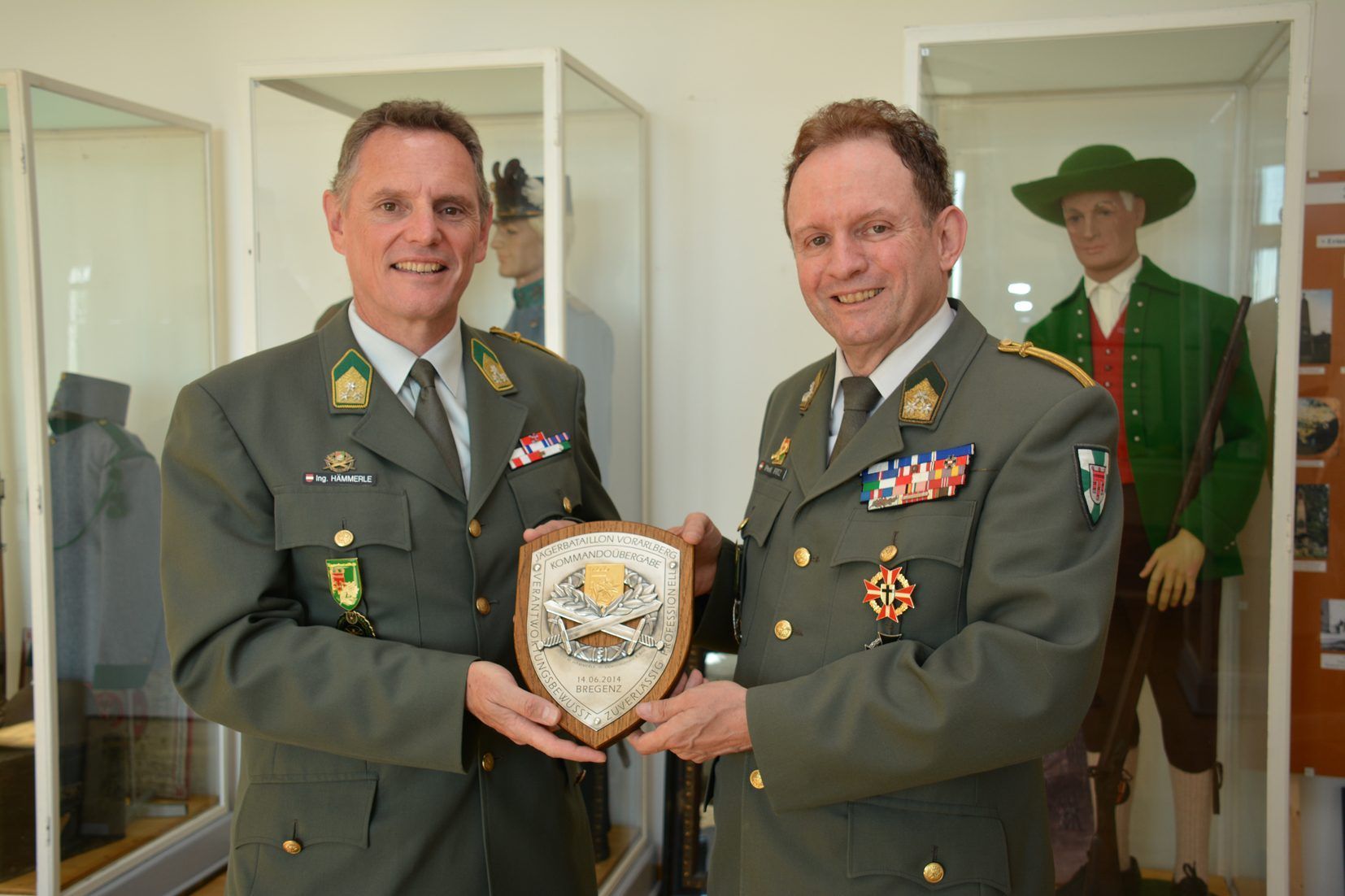 Oberst Martin Hämmerle 2014 bei der Kommandoübergabe mit Oberst Erwin Fitz.