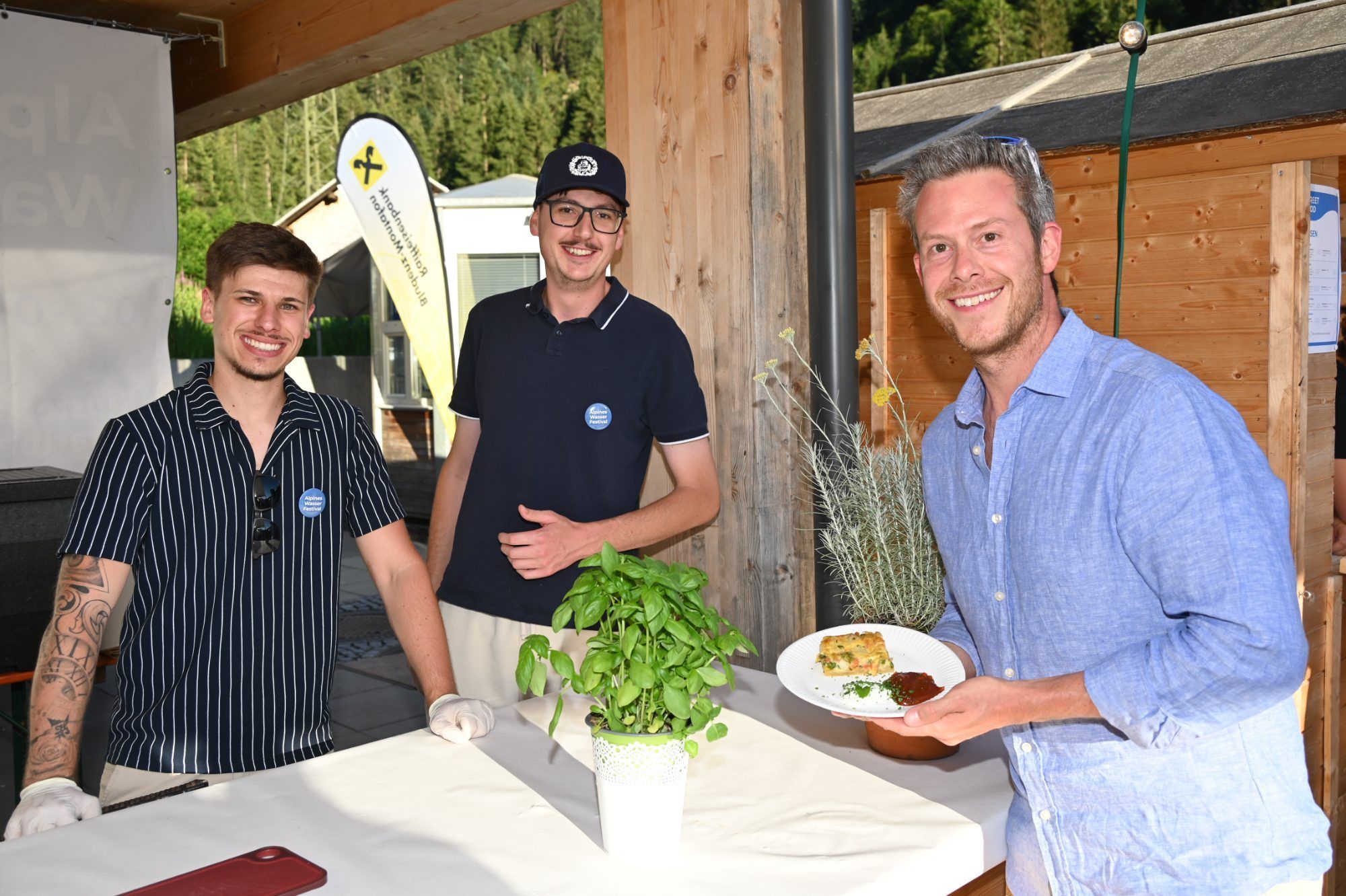 Genussvolle Kulinarik beim Streetfood Festival beim Almwasserpark in Klösterle.