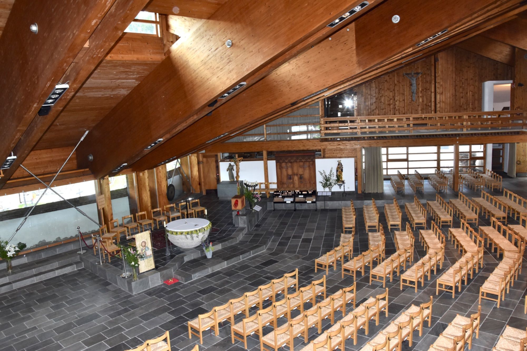 Der vor Jahren verstorbene Bürgermeister Robert Pfefferkorn meinte in den 1970ern, die Neue Kirche sei ein zukunftsweisendes Werk, welches das geistige Erbe vergangener Generationen berücksichtige und neue Entwicklungen einzubeziehen suche.