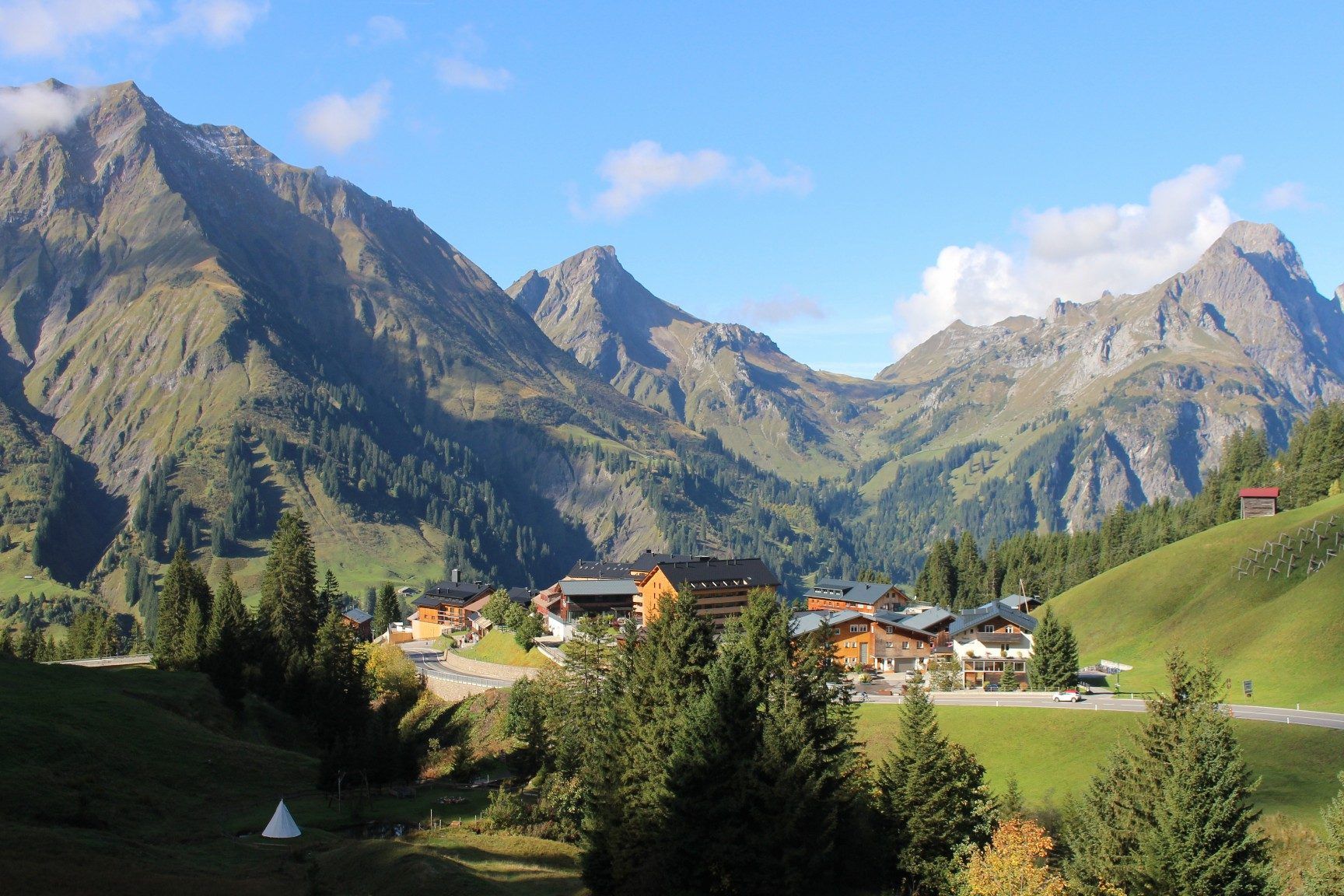 Nicht nur die positive Entwicklung der Nächtigungszahlen ist im Bregenzerwald ein Grund zur Freude – nach jahrelanger Pause wird auch am „Sorgenkind“ The Heimat auf Nesslegg wieder gearbeitet. PETER STRAUSS