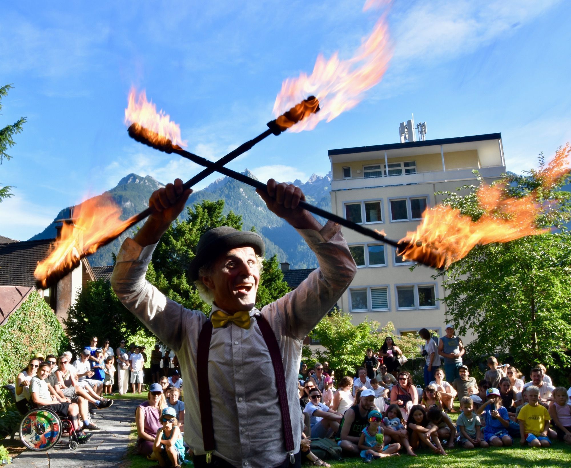 Feuershow von und mit „Clown Pompo“ im Schossgarten in Bludenz. Foto: Gerhard Scopoli