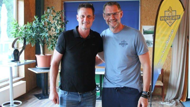 Unterstützung vom Hauptsponsor wie bisher: Roman Giesinger gratuliert Christian Ebnicher.
