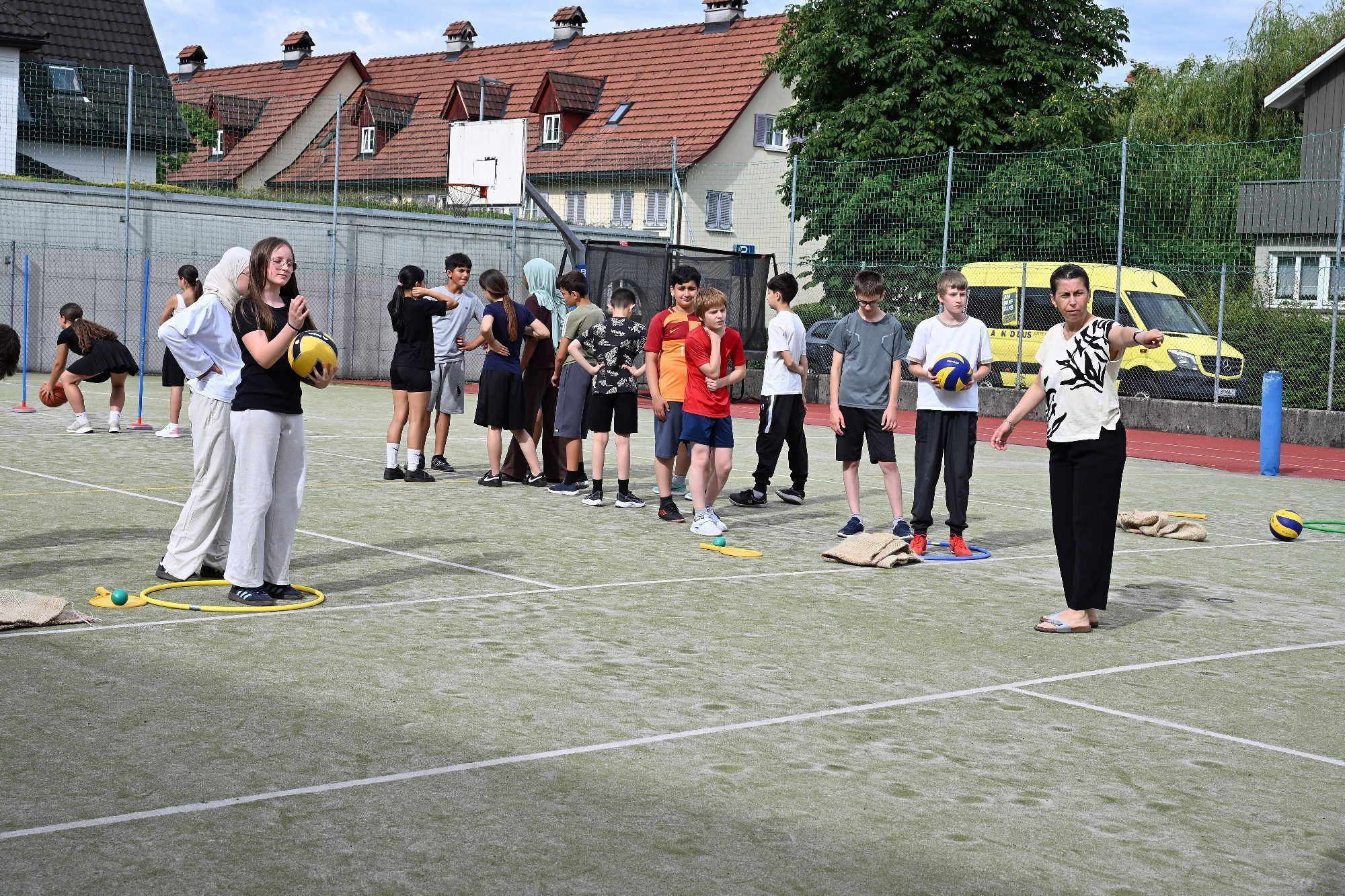 An den einzelnen Stationen erhielten die Schüler Unterstützung und Anleitungen durch die Lehrpersonen.