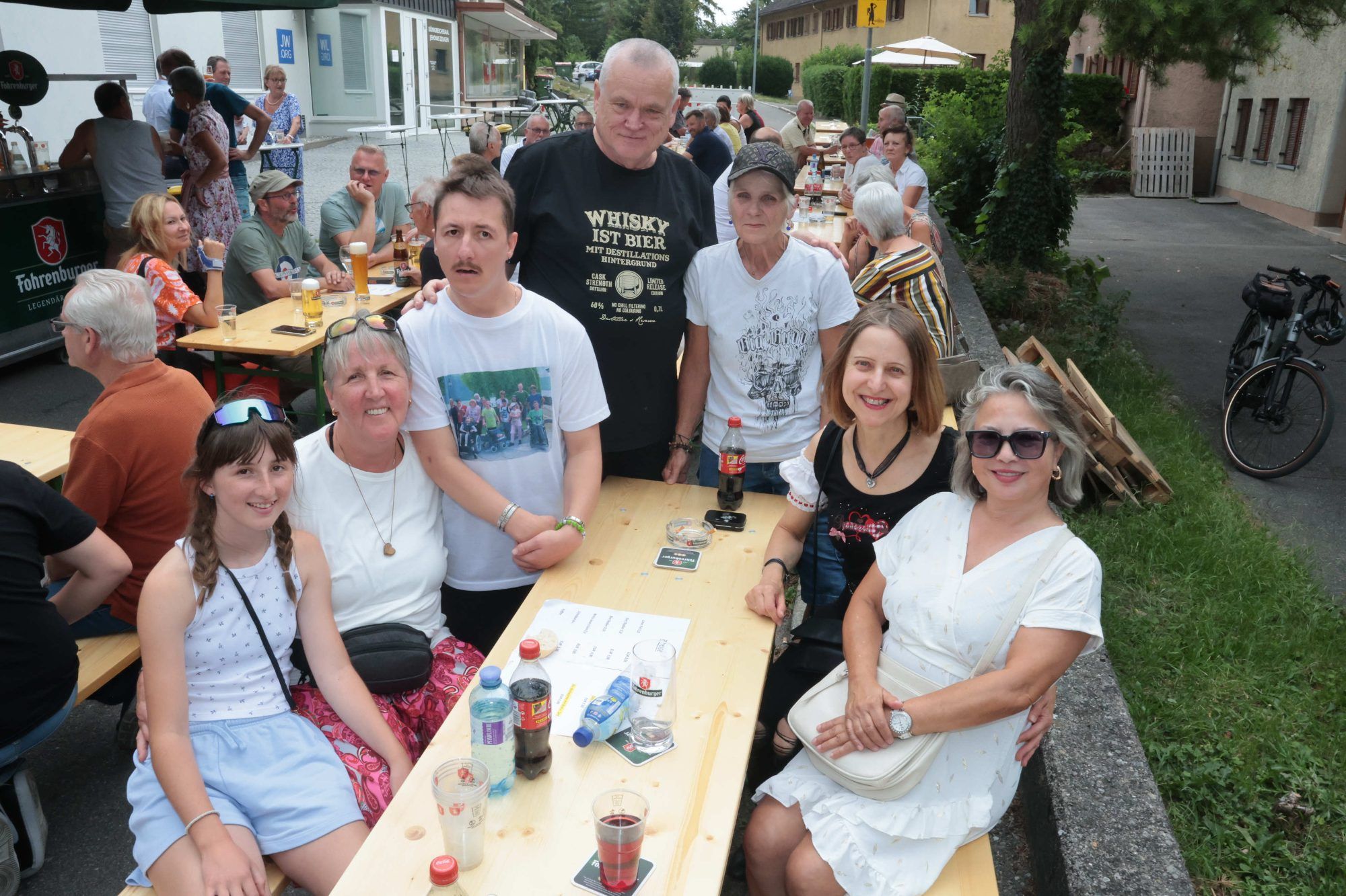 Lorena, Carola, Dominik, Hannes, Gubi und Nil.