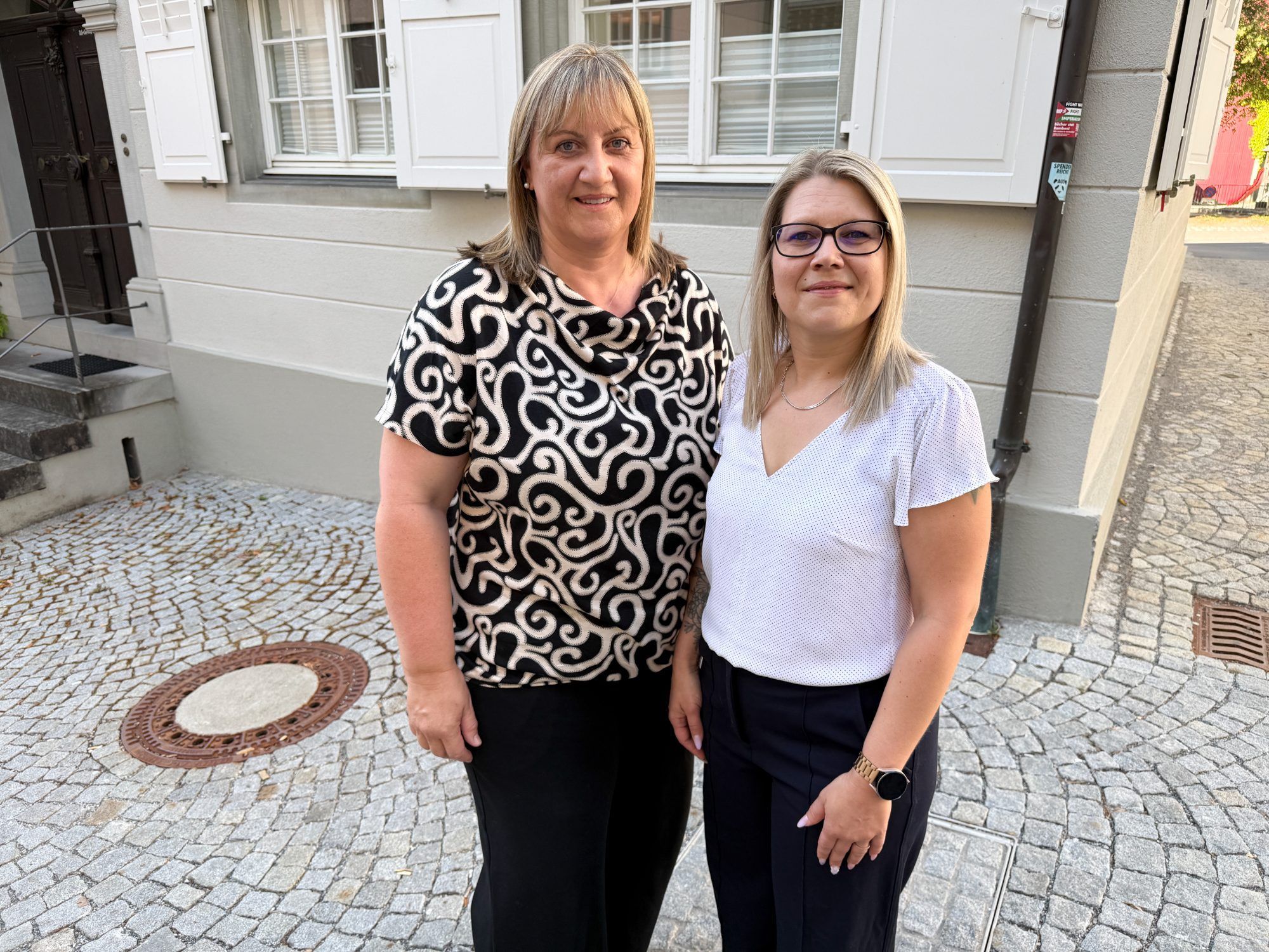 Ingrid Steuerer und Grit Winter von den DM Märkten