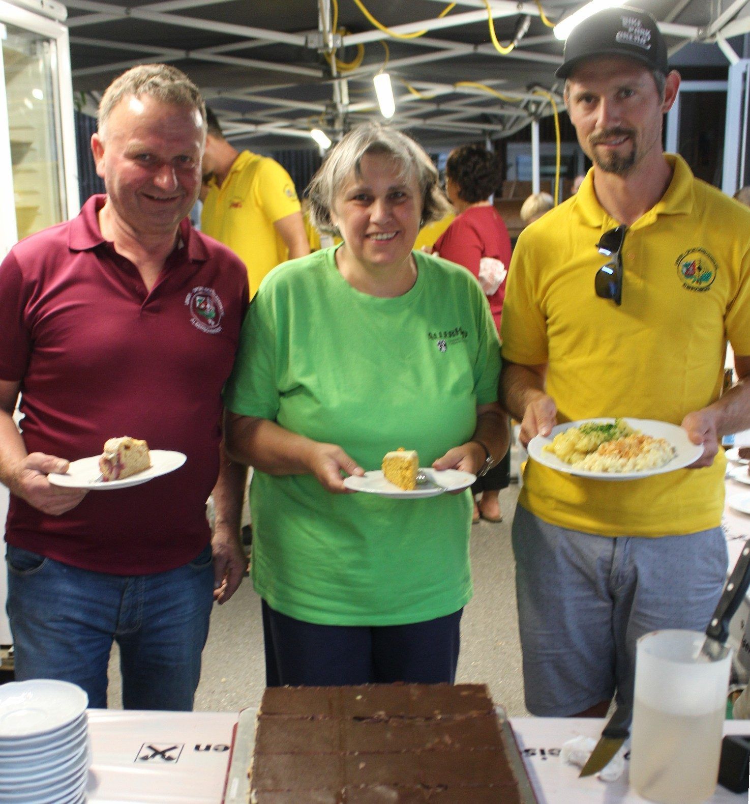 Das Gastro-Team von Allerhand und den Sportschützen verwöhnte die Gäste – natürlich – mit Kässpätzle und einem reichhaltigen süßen Desert-Angebot.