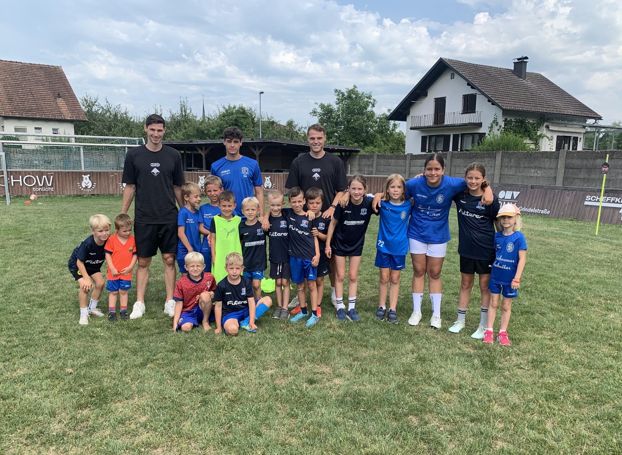Auch ein Besuch der zwei SCR Altach-Profis Benedikt Zech und Benjamin Böckle gehörte für die kleinen Sportskanonen zu einem der Höhepunkte der Campwoche.
