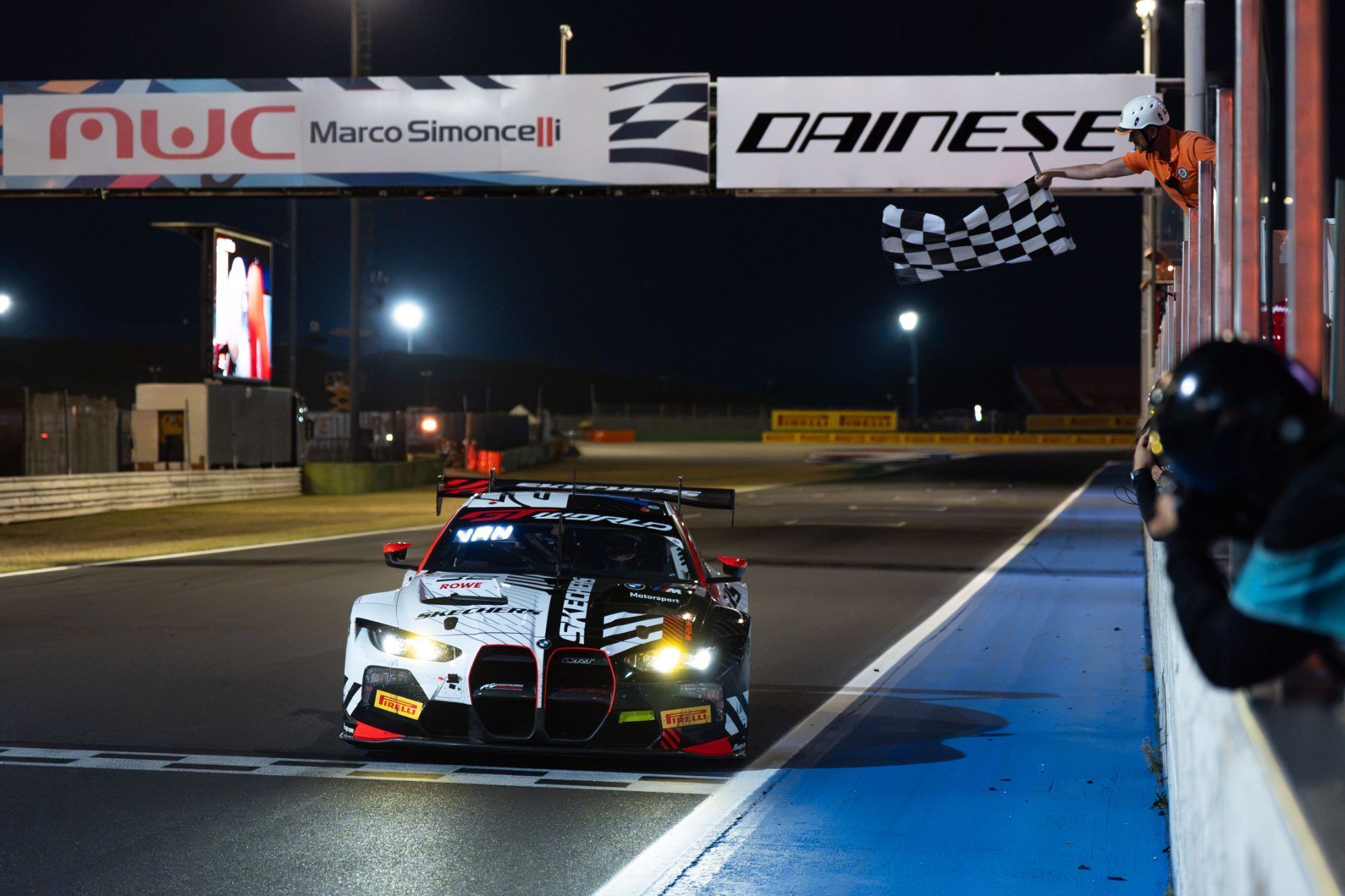 Der Siegreiche BMW M4 GT3 vom belgischen Team WRT mit dem Wahl-Vorarlberger Kelvin van der Linde und den Belgier Charles Weerts ©Gruppe C