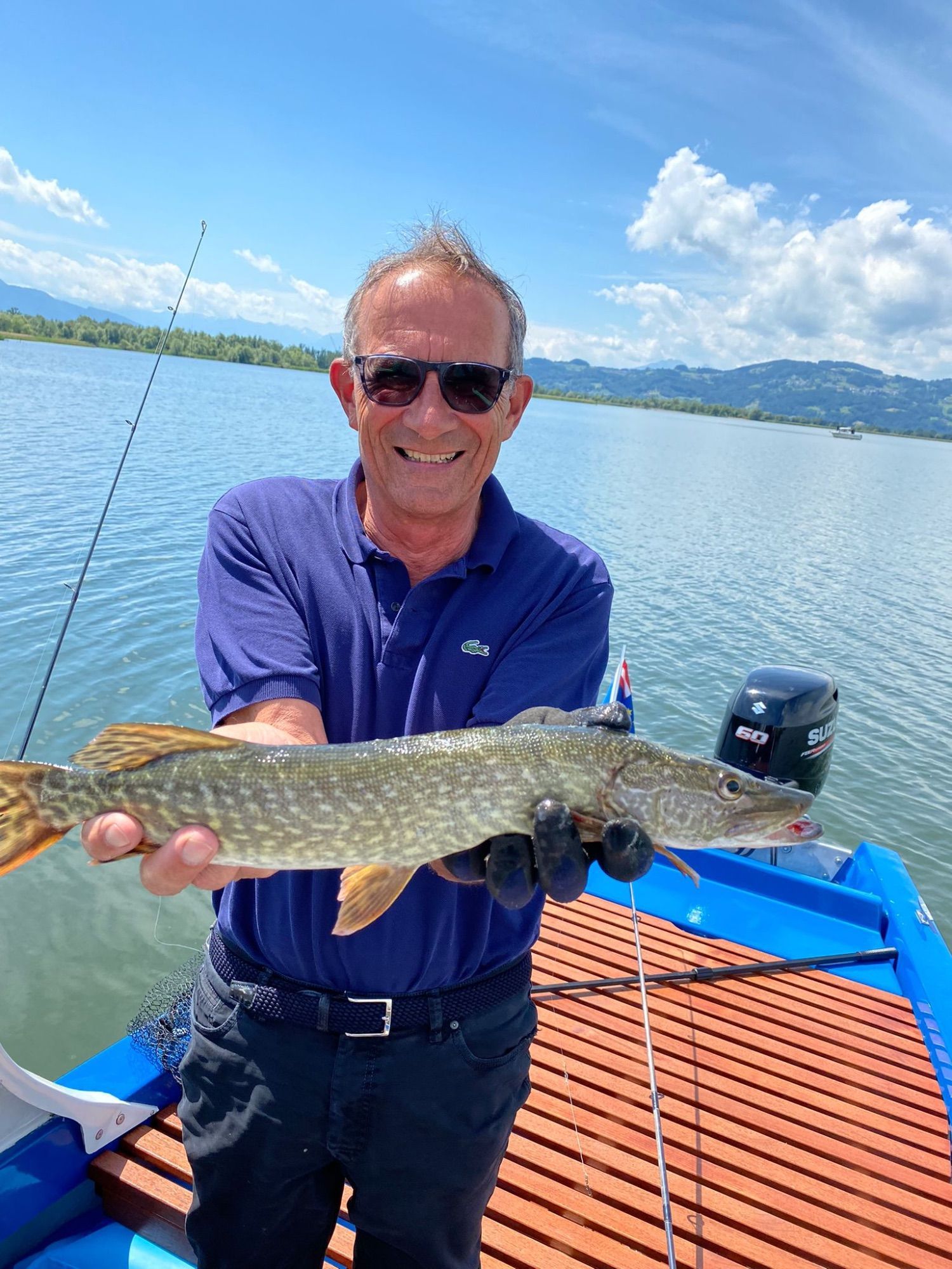 Dr. Martin Peter beim Fischen am Bodensee.