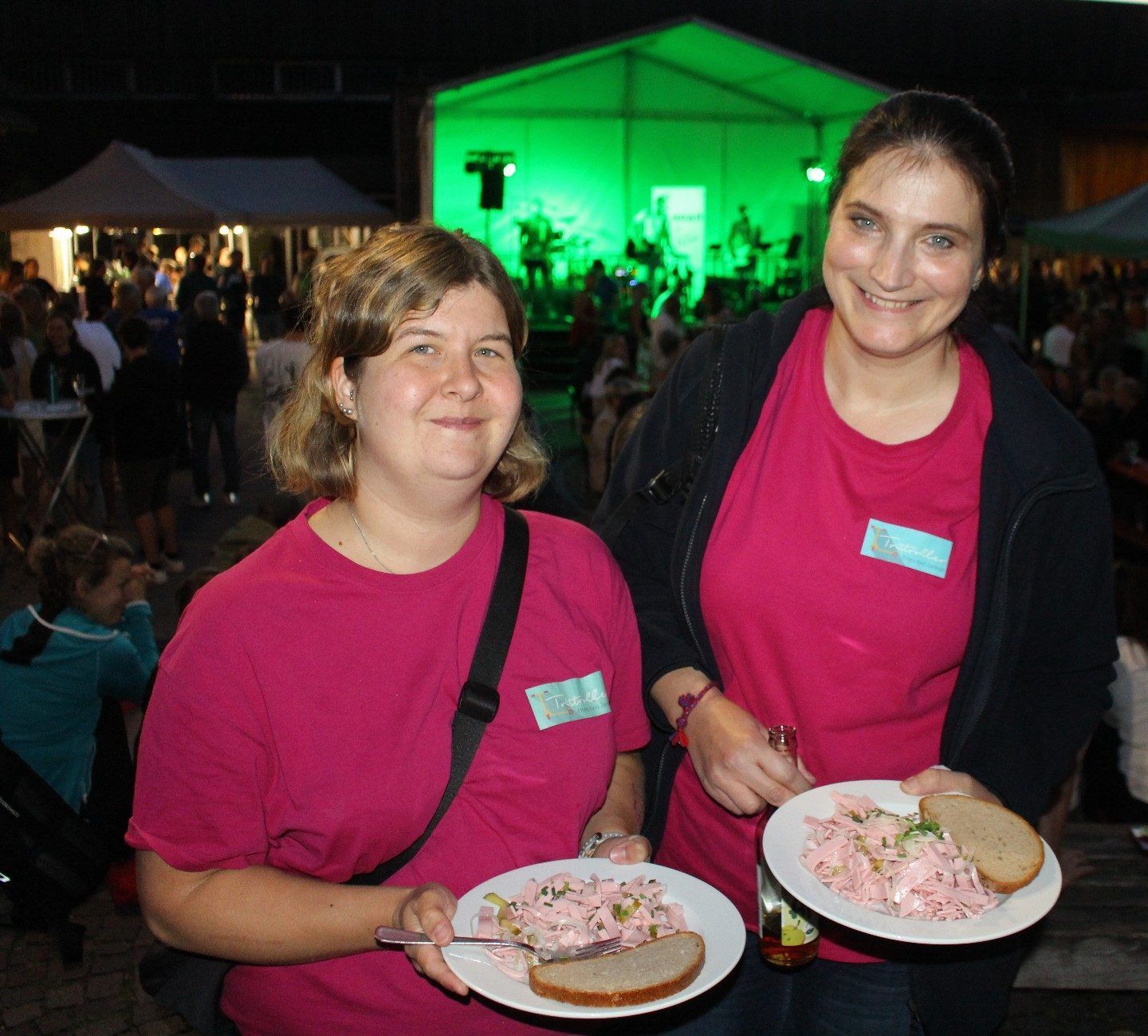 Pizza ausverkauft! – als Alternative hatte das Gastroteam von Musikverein Müselbach und Motorsportclub u. a. Wurstsalat zu bieten.