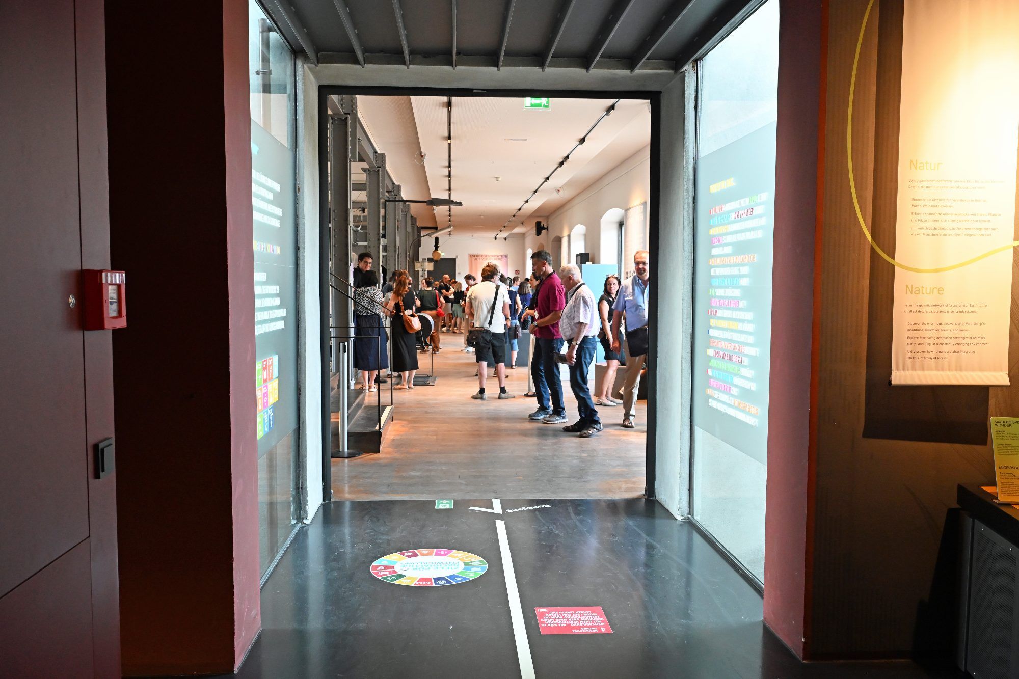 Der neu gestaltete Übergang verbindet die Sonderausstellung mit der Dauerausstellung der inatura.