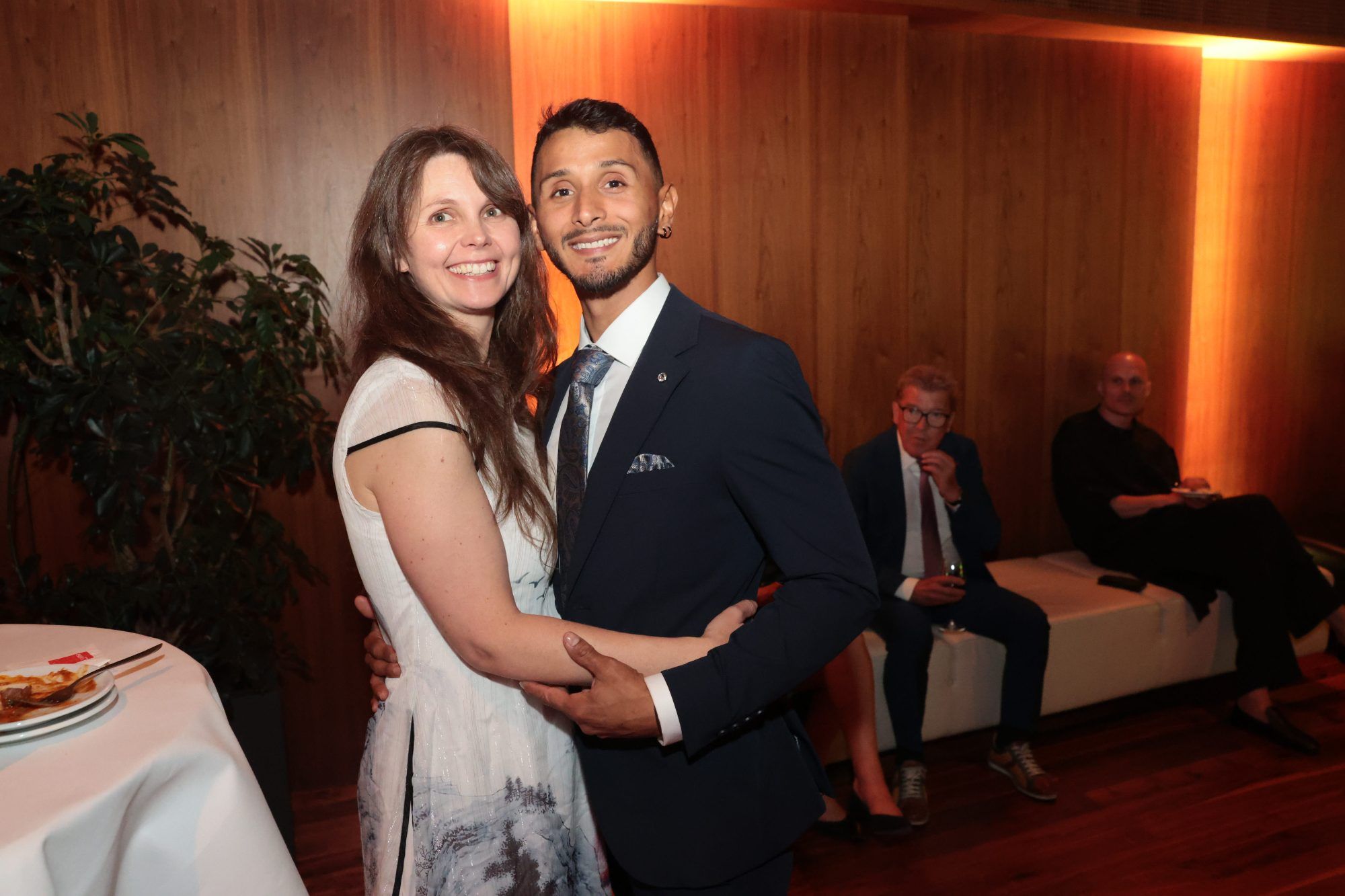 Bühnenbildnerin Sylvia und Manager Jaan Valencia.