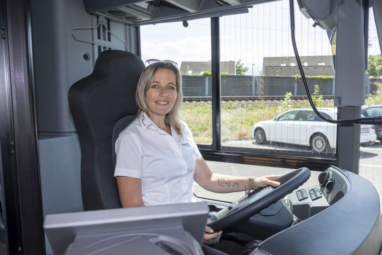 Warum Öffi-Busfahren für Frauen immer attraktiver wird