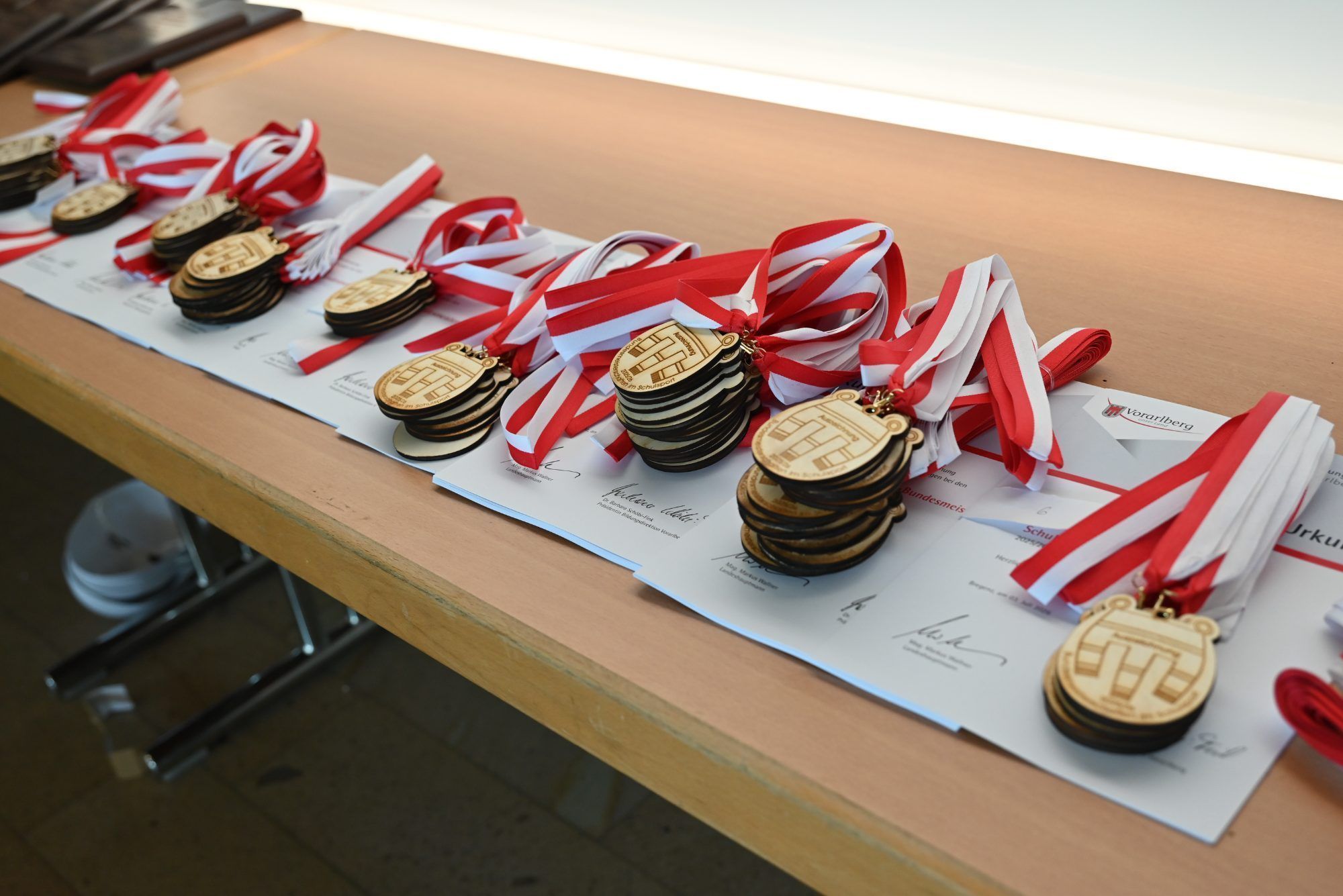 Jeder Sportler erhielt eine Medaille und eine Auszeichnung.