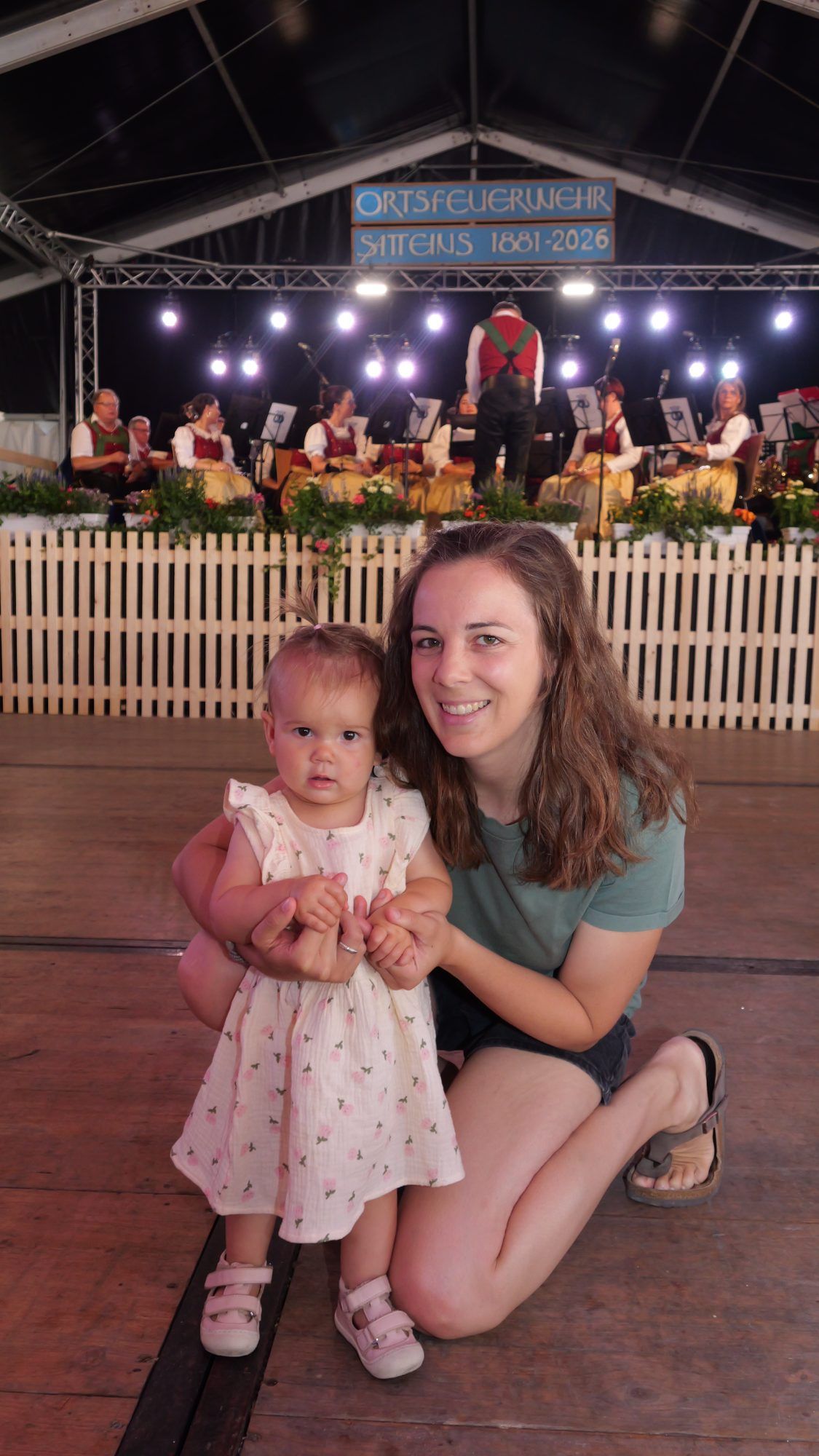Familienfreundlich: Auch Laura und Ines hatten viel Spaß auf dem Bezirksfeuerwehrfest.