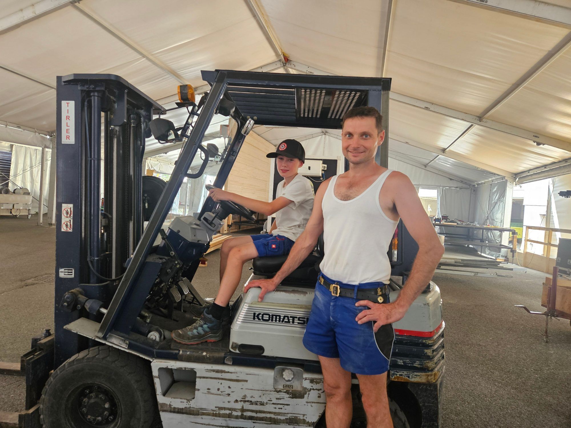 Vater und Sohn im Einsatz: Georg Graf und Jungfeuerwehrler Wendelin.