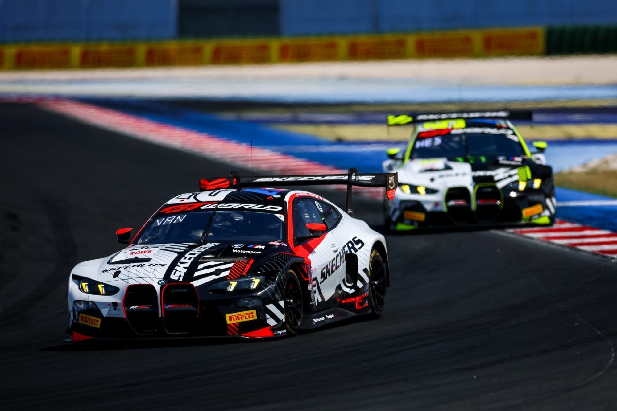 Der Siegreiche BMW M4 GT3 vom belgischen Team WRT mit dem Wahl-Vorarlberger Kelvin van der Linde und den Belgier Charles Weerts ©Gruppe C