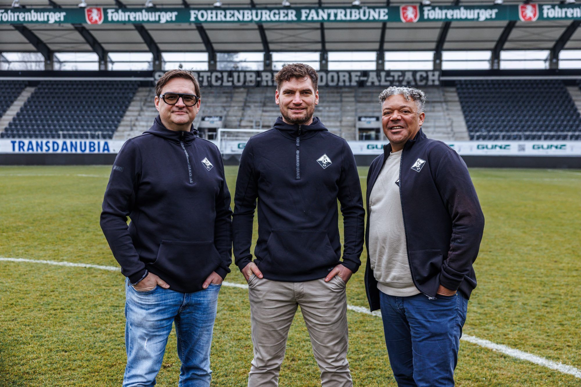 Sehr optimistisch: Altach Juniors Coach Rene Fink (Mitte). VEREIN