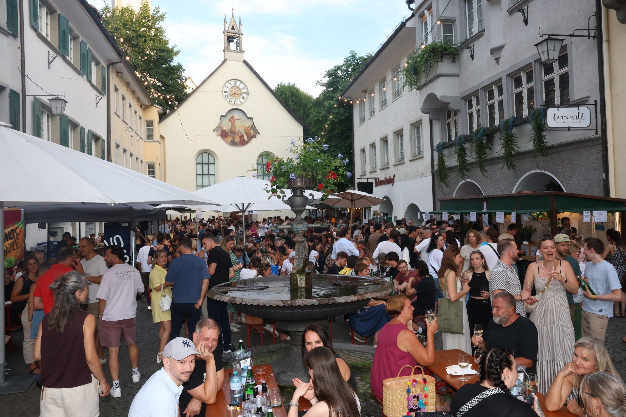 Genuss und Geselligkeit beim Weinfest