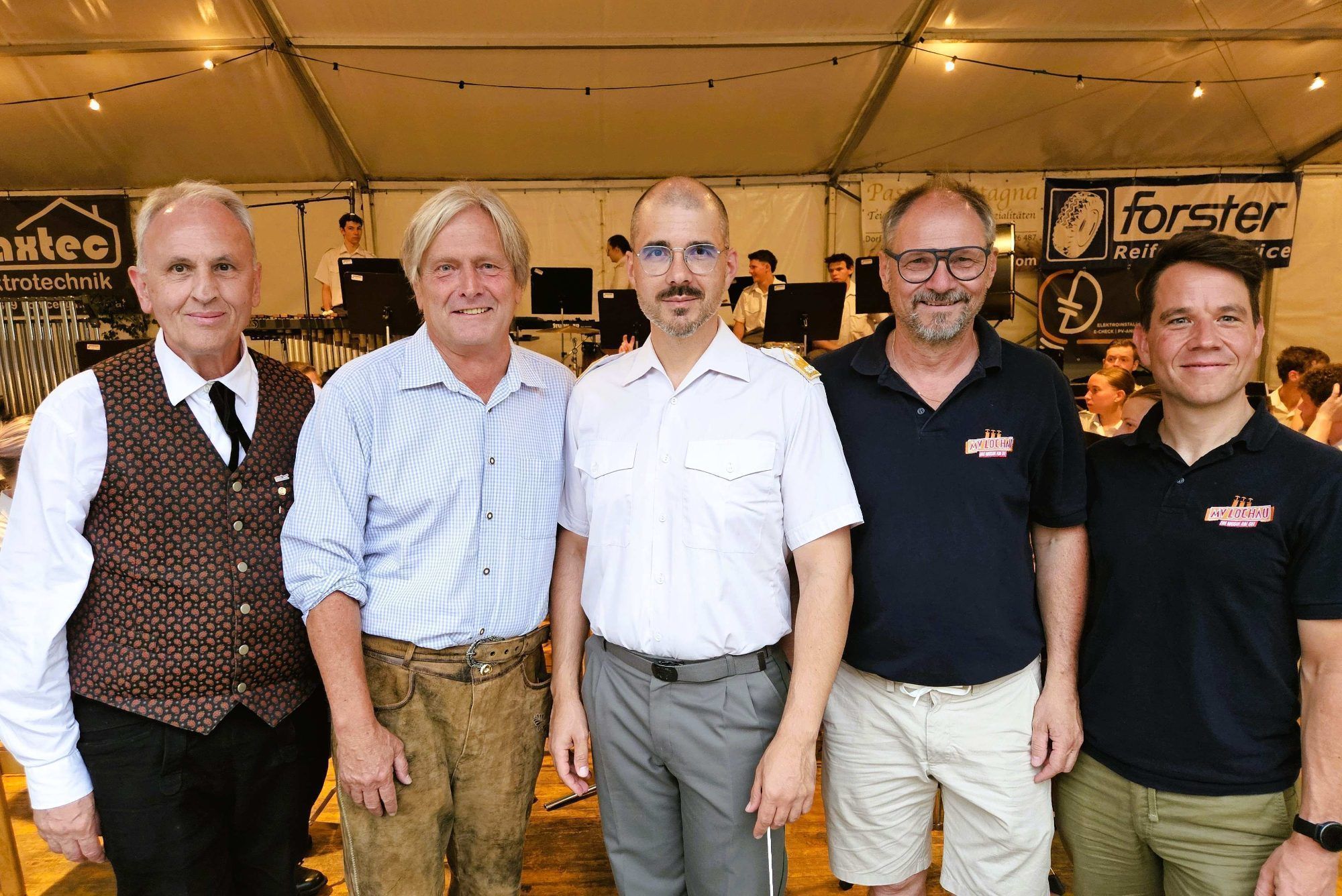 Sie freuten sich über ein bestens gelungenes „Sommerkonzert“ der Militärmusik Vorarlberg in Lochau: Ehrenvorstand Wolfram Baldauf, Bürgermeister Frank Matt und Kapellmeister Obstlt. Wolfram Öller sowie Vorstand Helmut Immler und Kapellmeister Raphael Ohmayer vom MV Lochau.