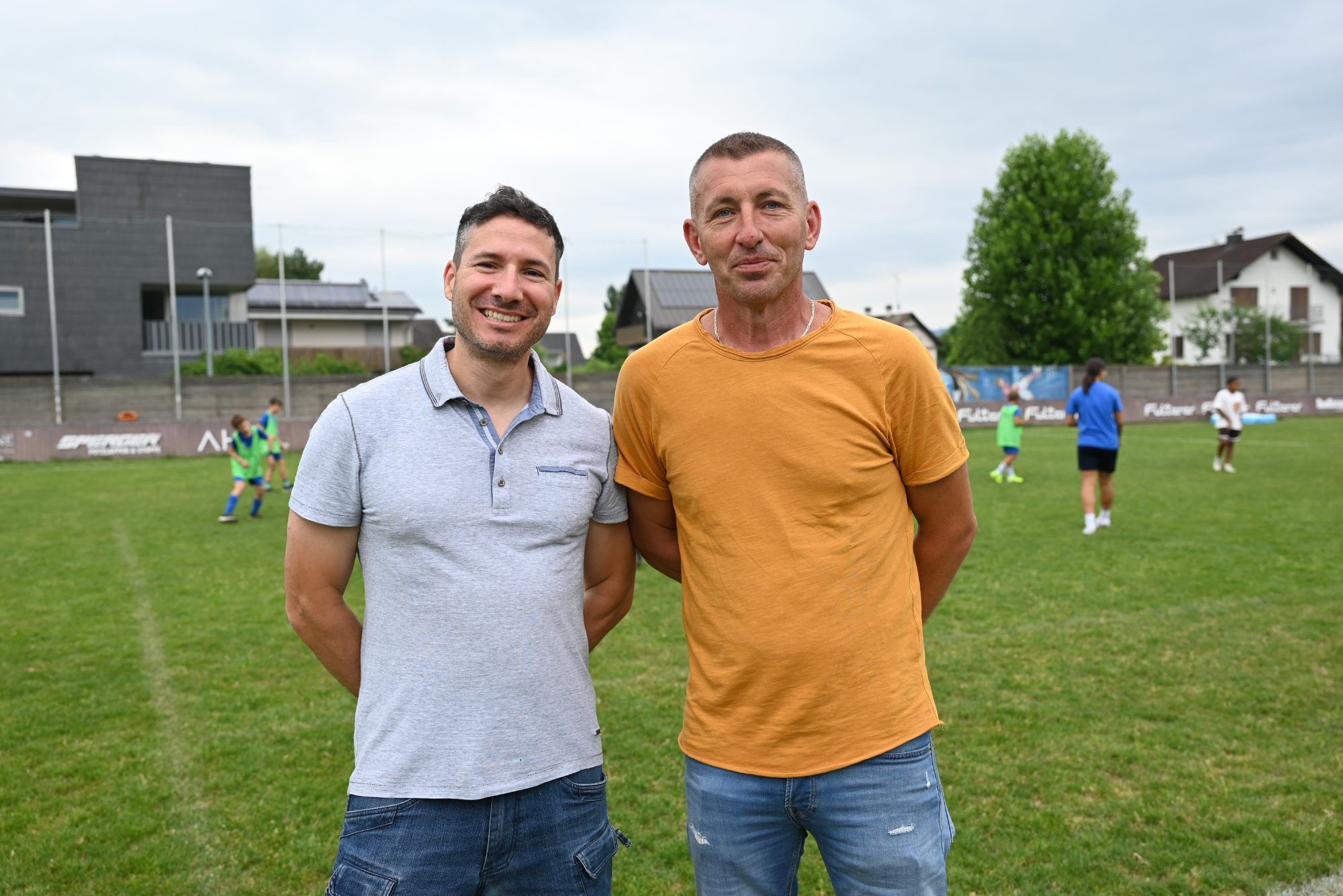 Alex und Claudio trainierten und betreuten die Jungs der 4c-Klasse von der Volksschule Rheindorf.