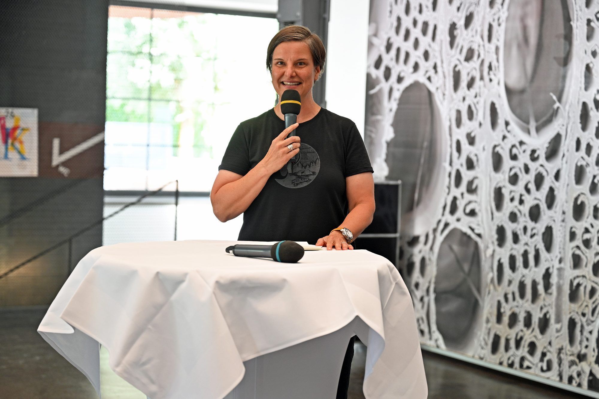 inatura-Direktorin Ruth Swoboda begrüßte die Gäste zur Eröffnung der Sonderausstellung „Verstehen Sie Strom?“.