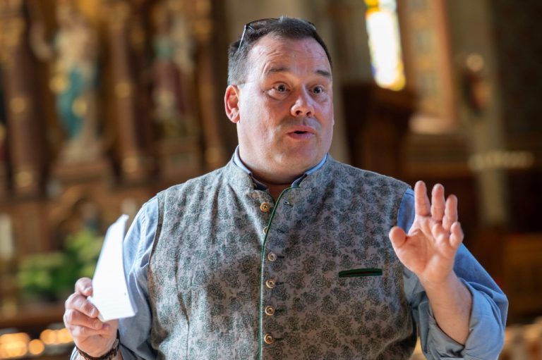 "Ich möchte Menschen die Schönheit von Kirchen zeigen" – Björn Hopf ist Kirchenraumpädagoge