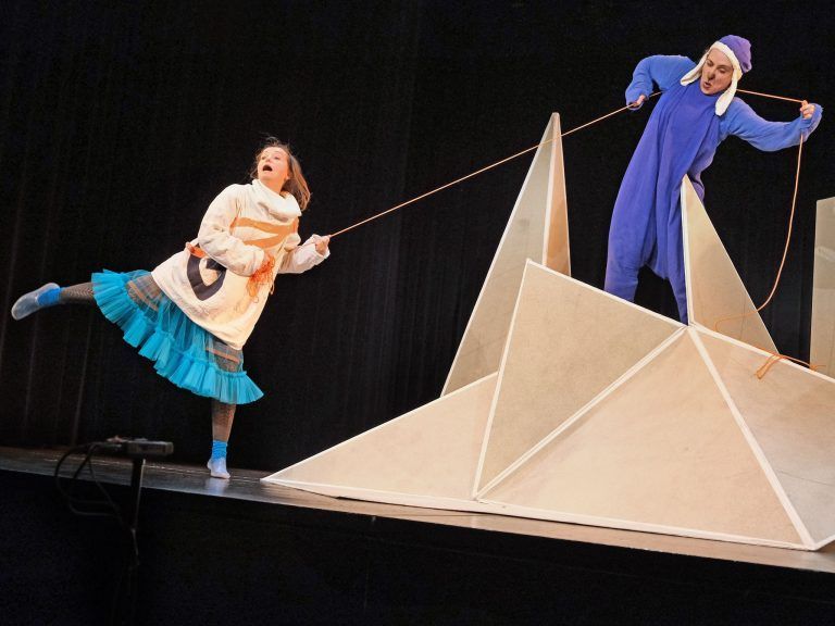 Warum es bei diesem Theaterfestival blaue Flecken gibt