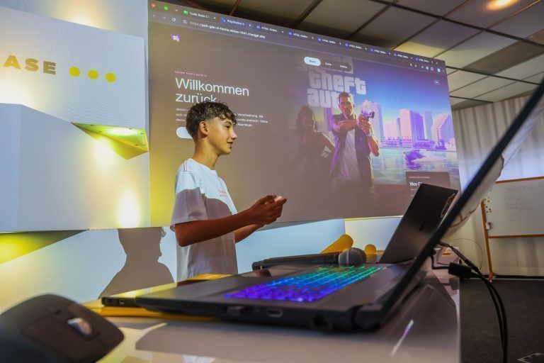 Code Base Camp erfolgreich abgeschlossen: Jugendliche erhielten Zertifikate