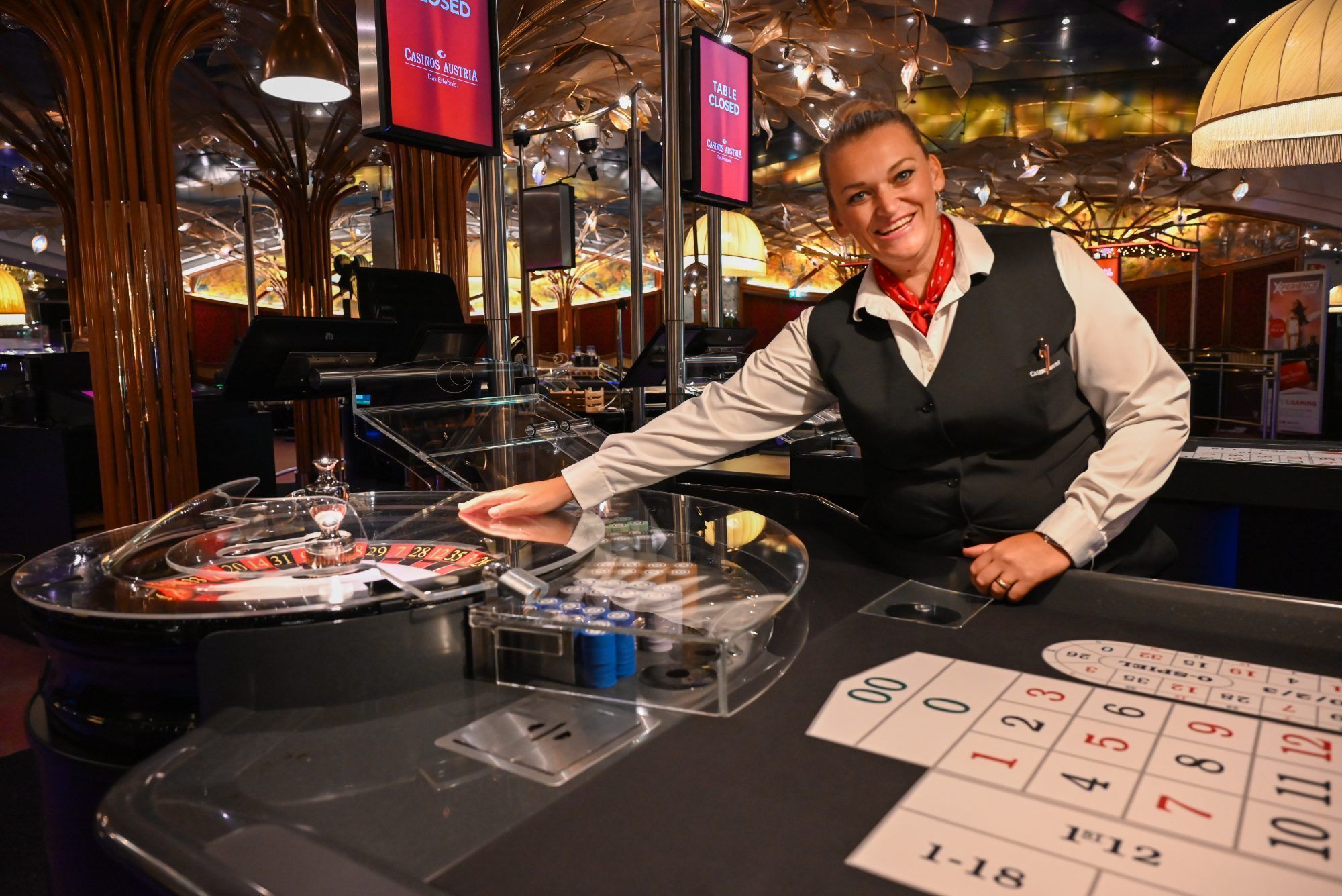 Magdalena Zelic arbeitet seit 18 Jahren als Croupière im Casino in Bregenz. Sie liebt den Kontakt zu den unterschiedlichsten Gästen. 