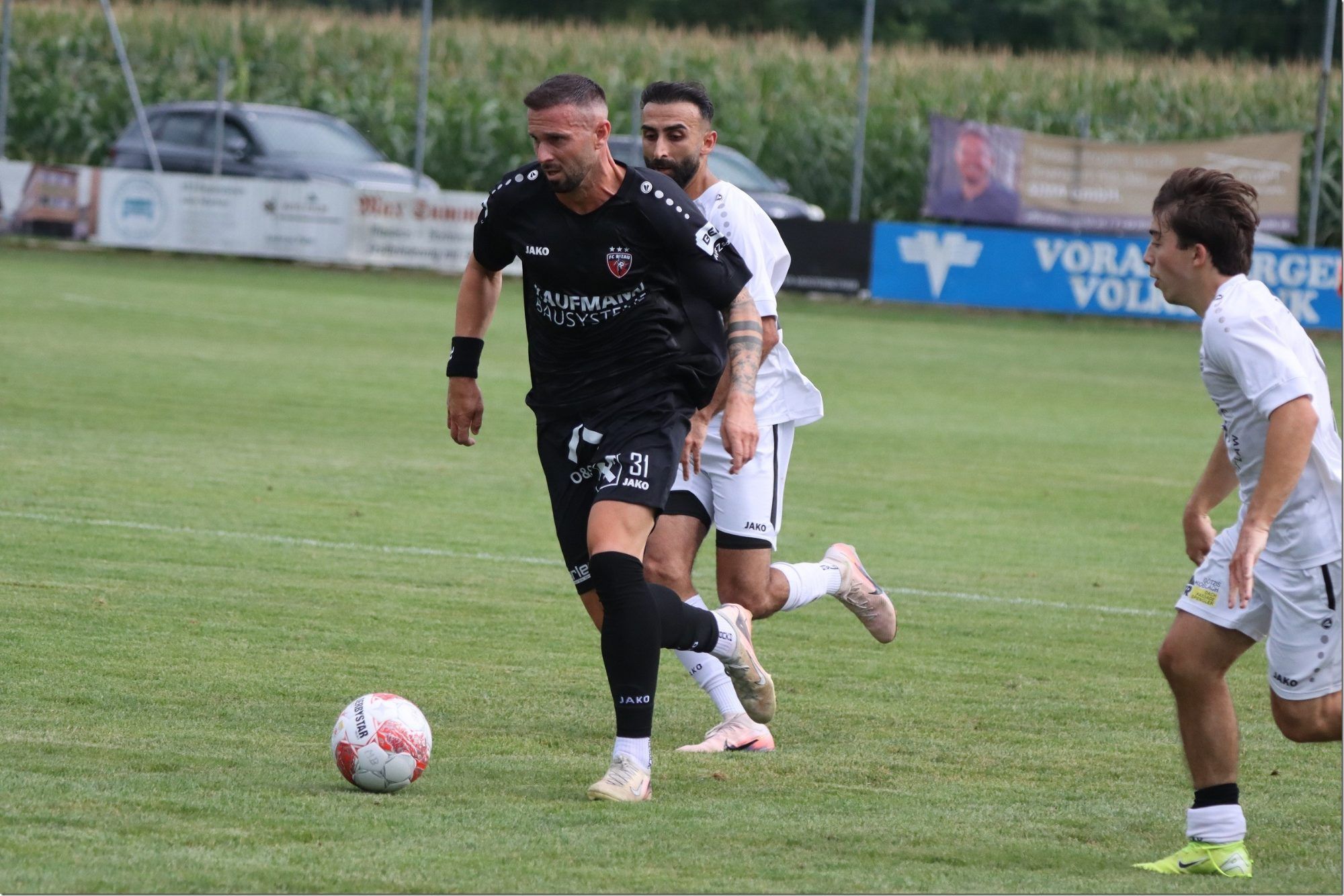 Bizau Spielertrainer Lukas Katnik gelang das Führungstor. 