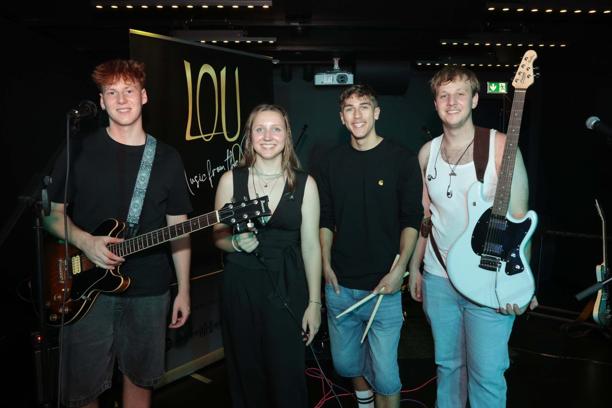 Yannick, Lou, Aaron und Matteo im Untergeschoss des