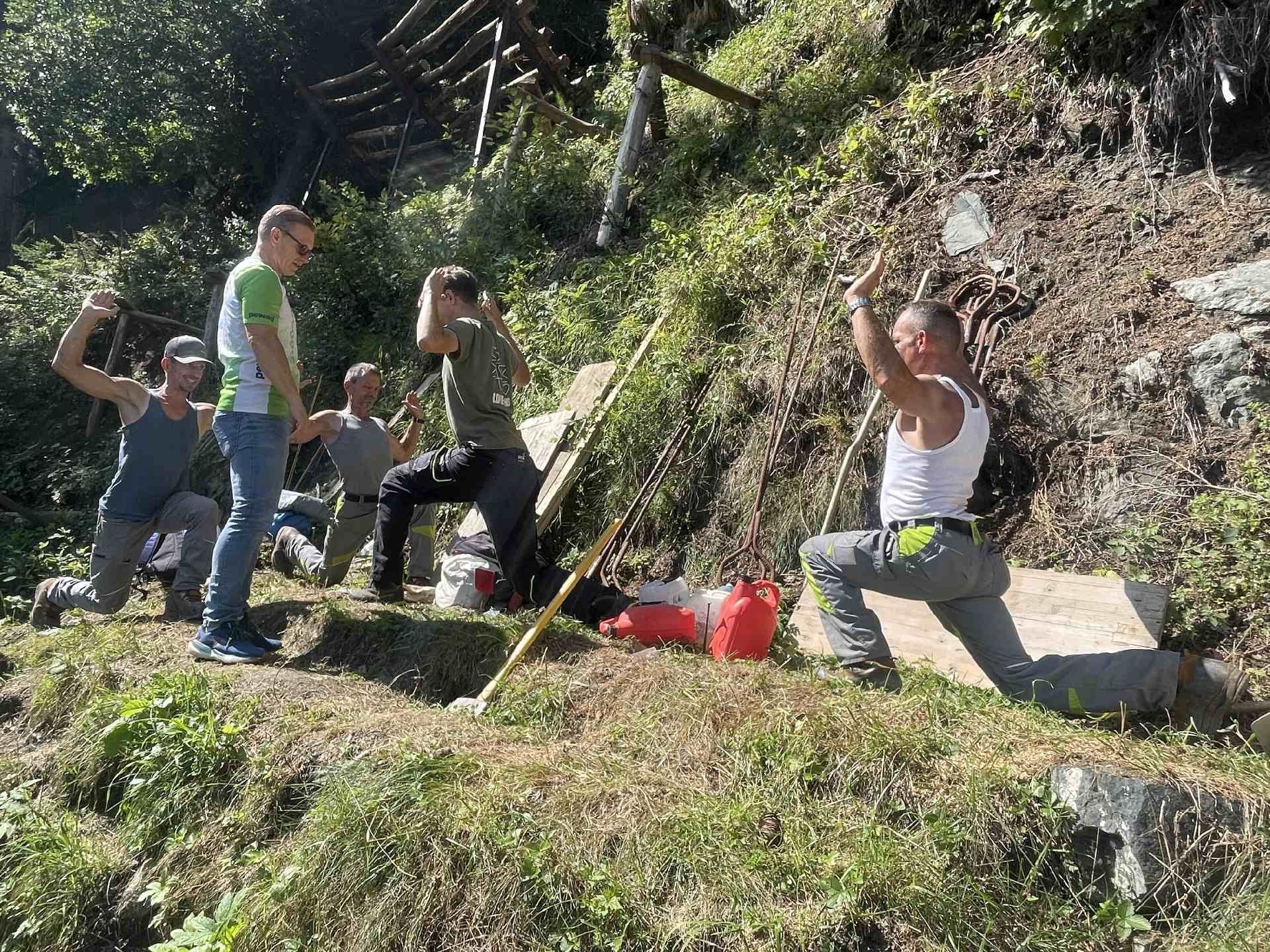 Wer sich viel im unwegsamen Gelände bewegt und arbeitet, muss die richtigen Muskeln dehnen.