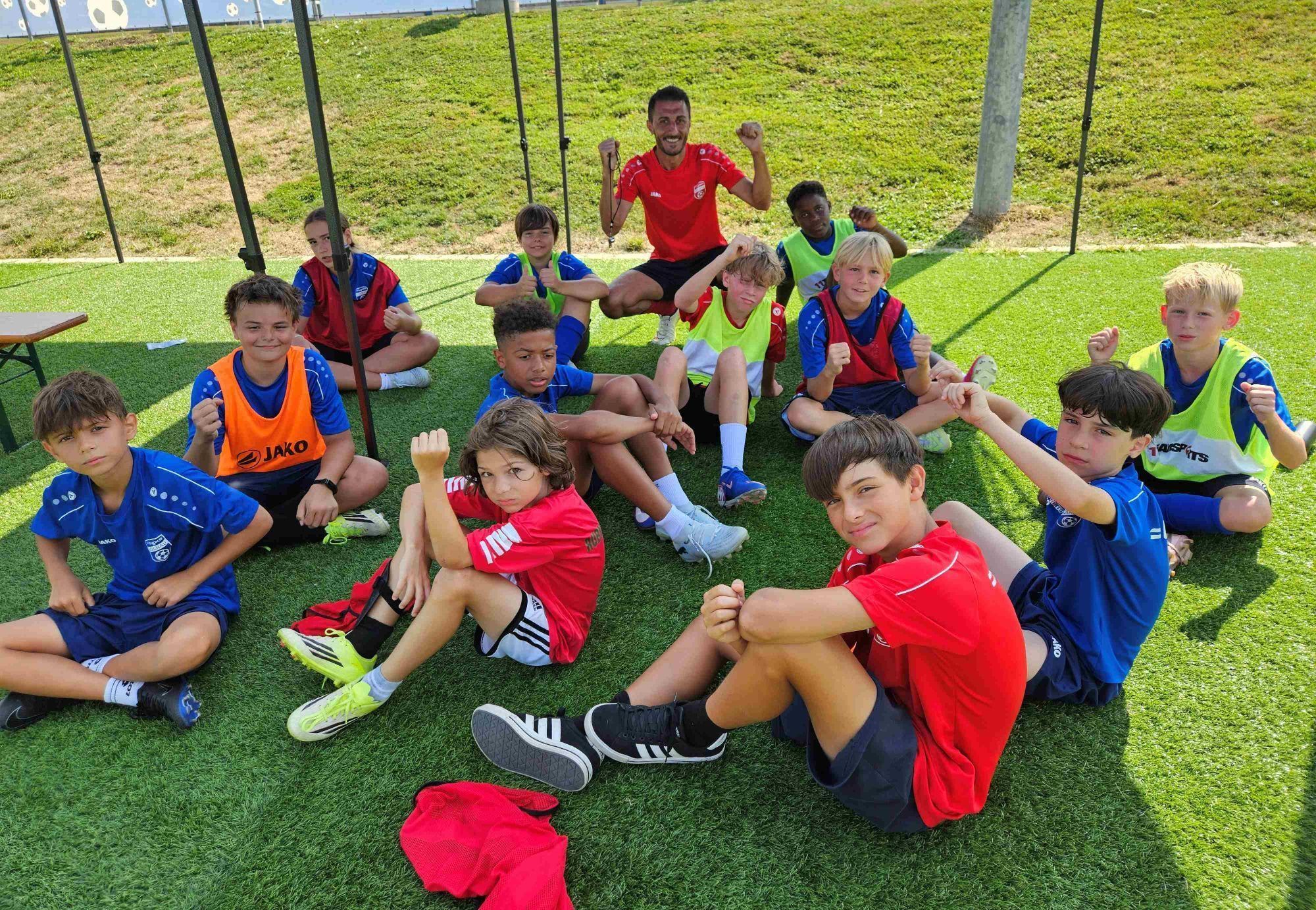 Zwischen Trainingseinheiten und Spiel waren schattige kühle Plätze natürlich besonders gefragt.