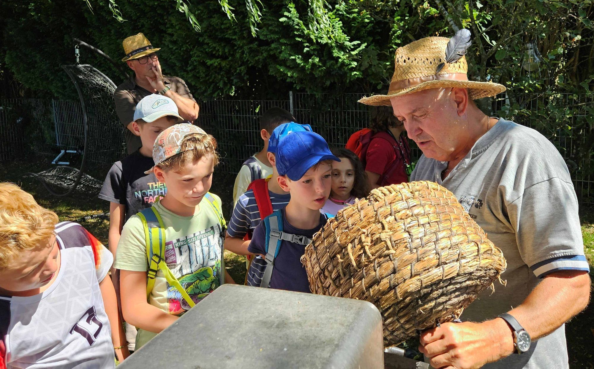 Leiblachtaler Ferienprogramm - Die Welt der Bienen anschaulich erklärt