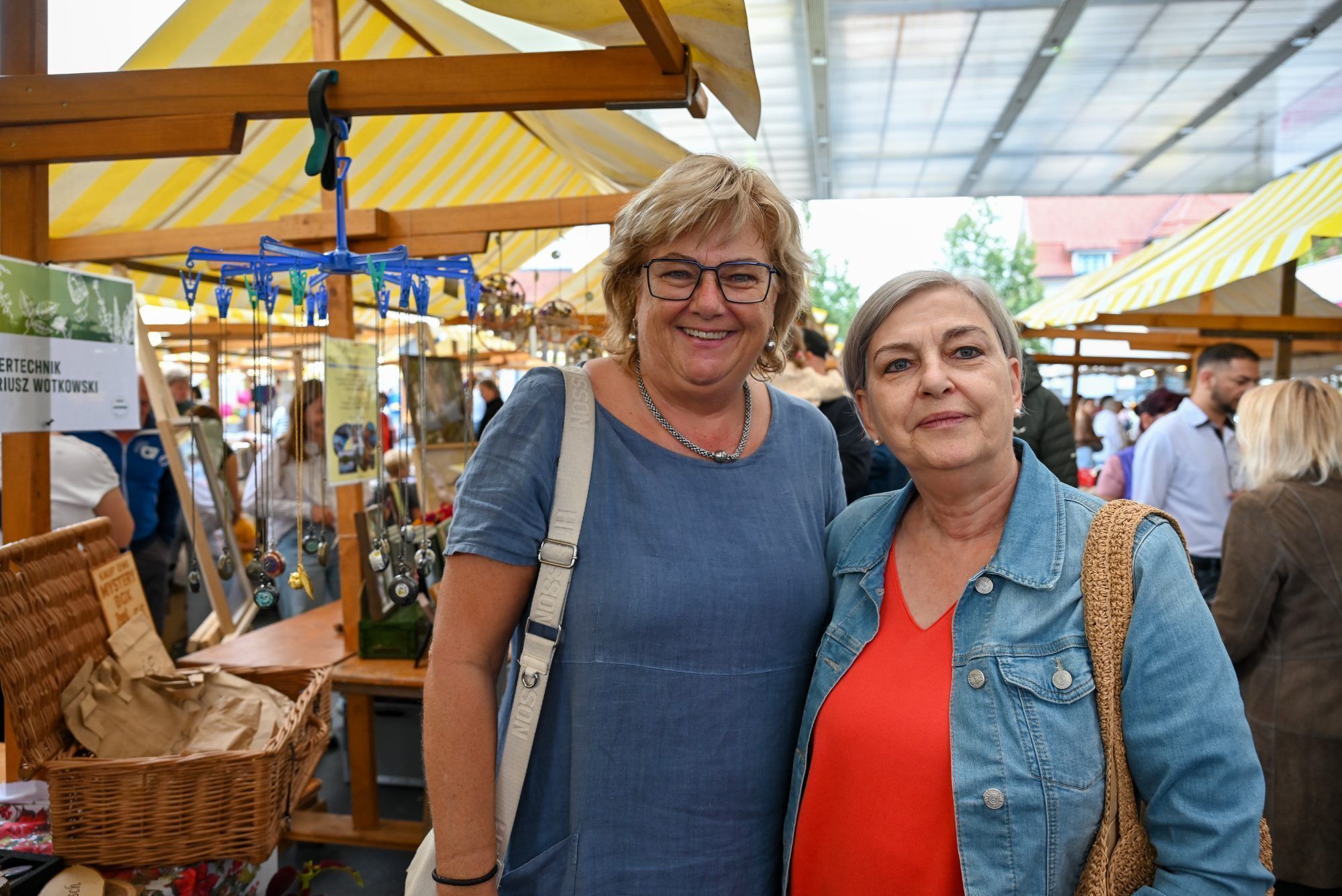 Anita und Daniela kommen jedes Jahr auf den Kräutermarkt. Sie genossen die besondere Atmosphäre im Zentrum.