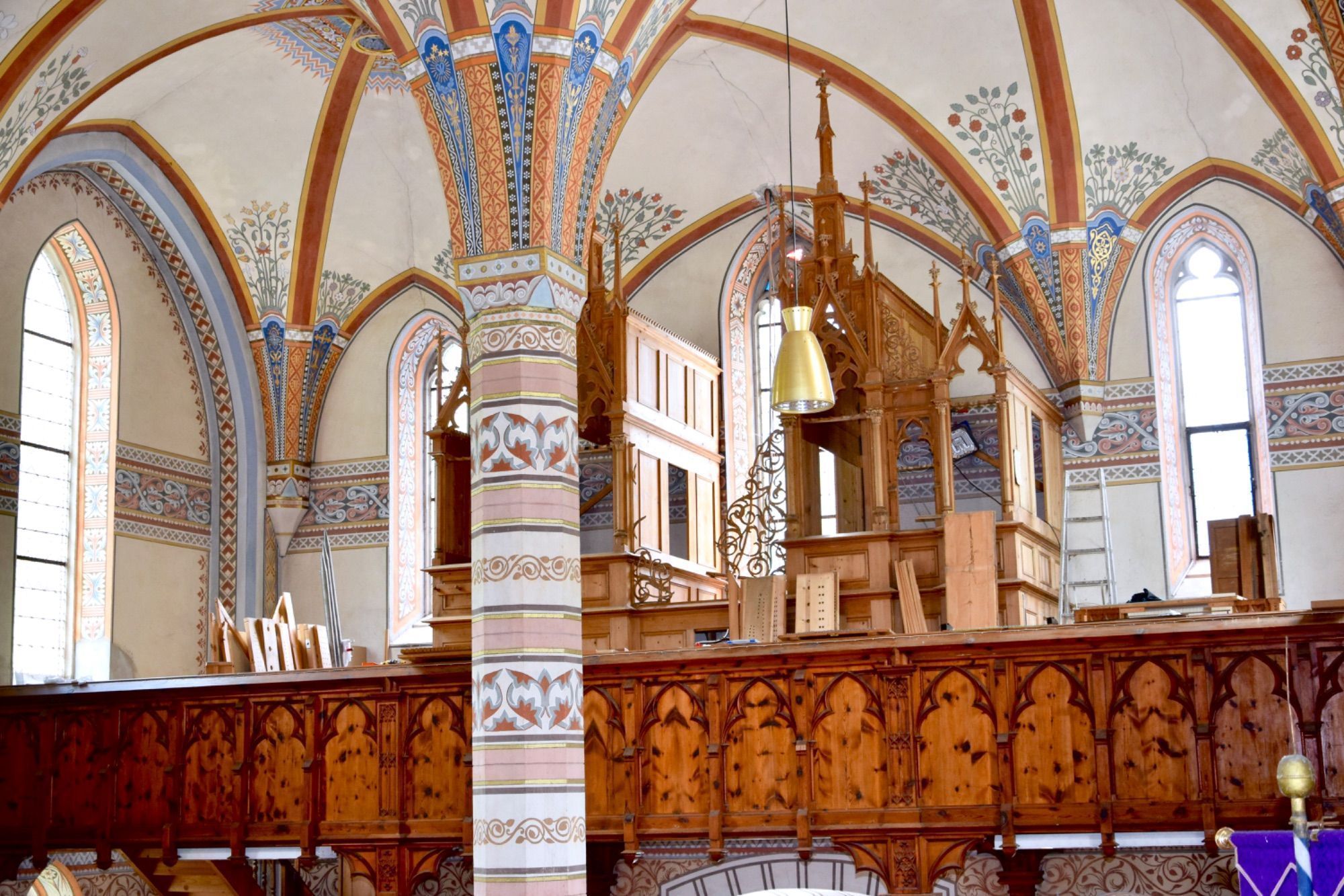 Außenaufnahmen der Pfarrkirche Silbertal (Juni 2026), Orgelpfeifen der Silbertaler Orgel während der Restaurierung in der Silbertaler Kirche (Juni 2026), .