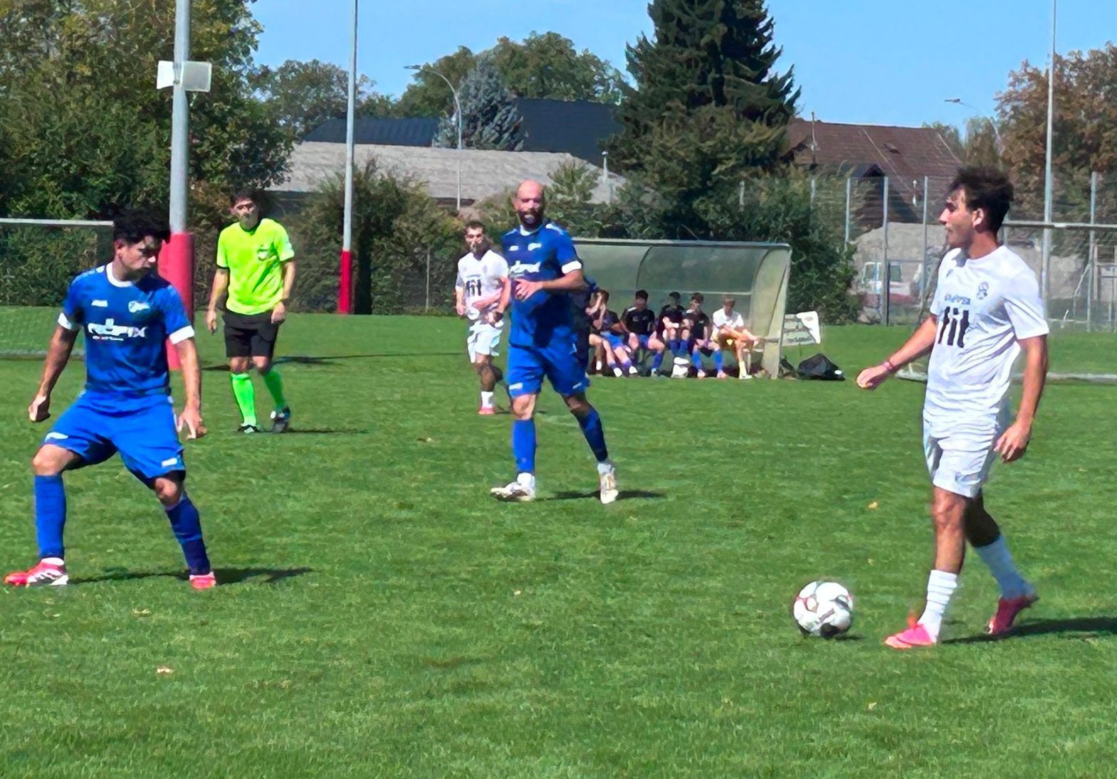 Damian Maksimovic (re.) erzielte einen Hattrick.