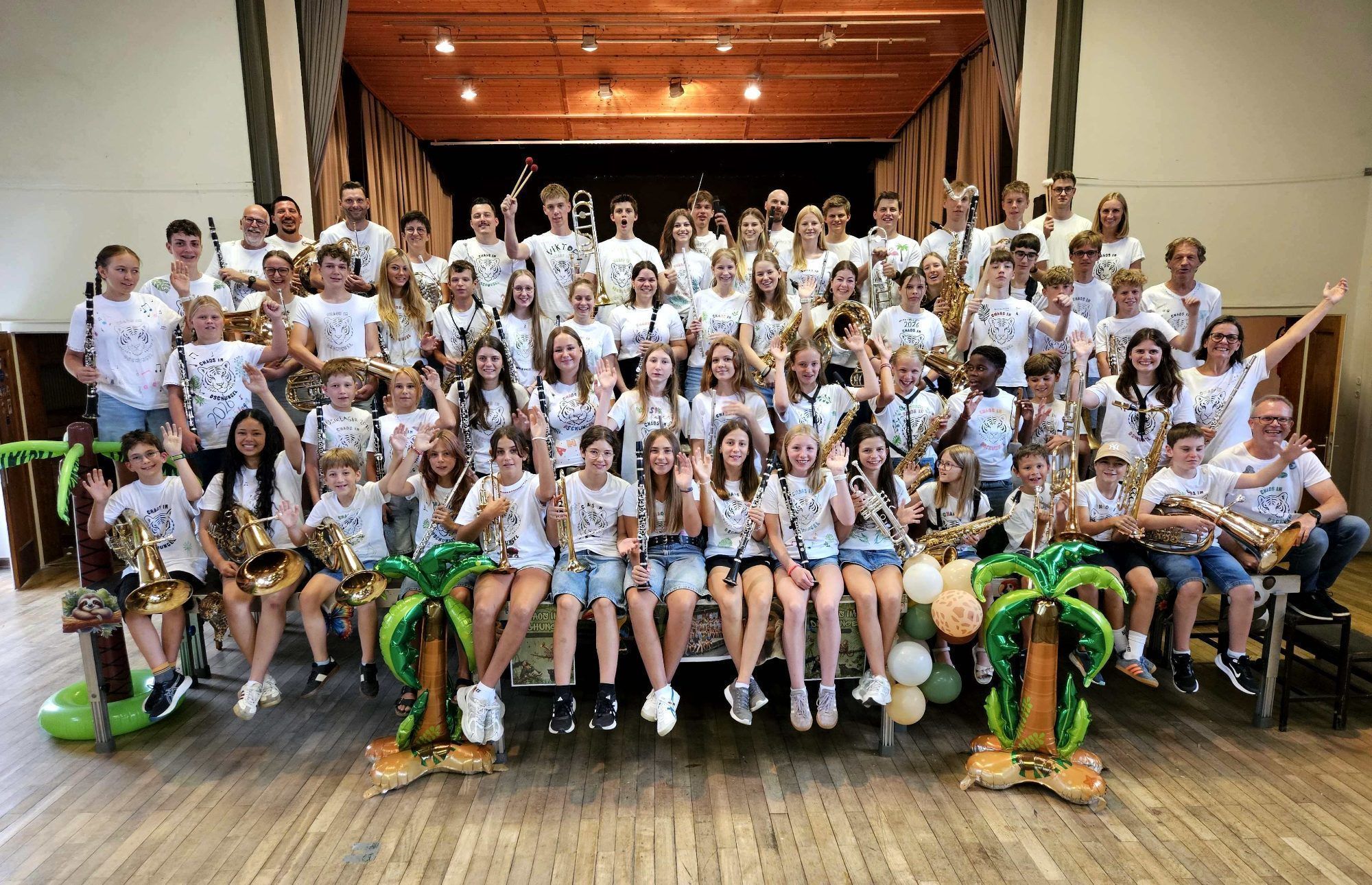 Mit einem bravourösen Konzert im Kreis der großen Musikvereinsfamilie feierten die jungen Lochauer Musikanten und ihre Betreuer unter der musikalischen Gesamtleitung von Stefan Nobis in der voll besetzten Festhalle den Abschluss eines erfolgreichen Musiklagers.