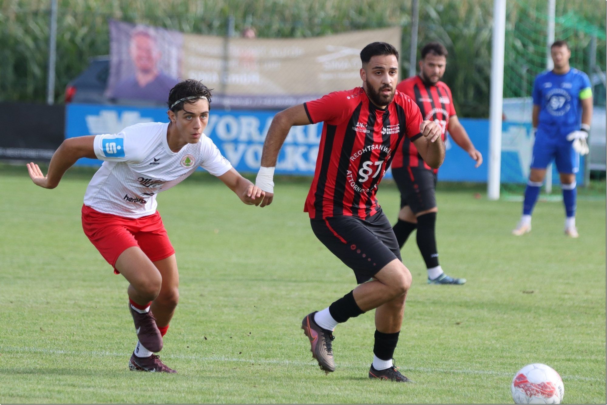 Szenen vom Spiel Brederis vs FC Dornbirn Juniors. VN-TK/10