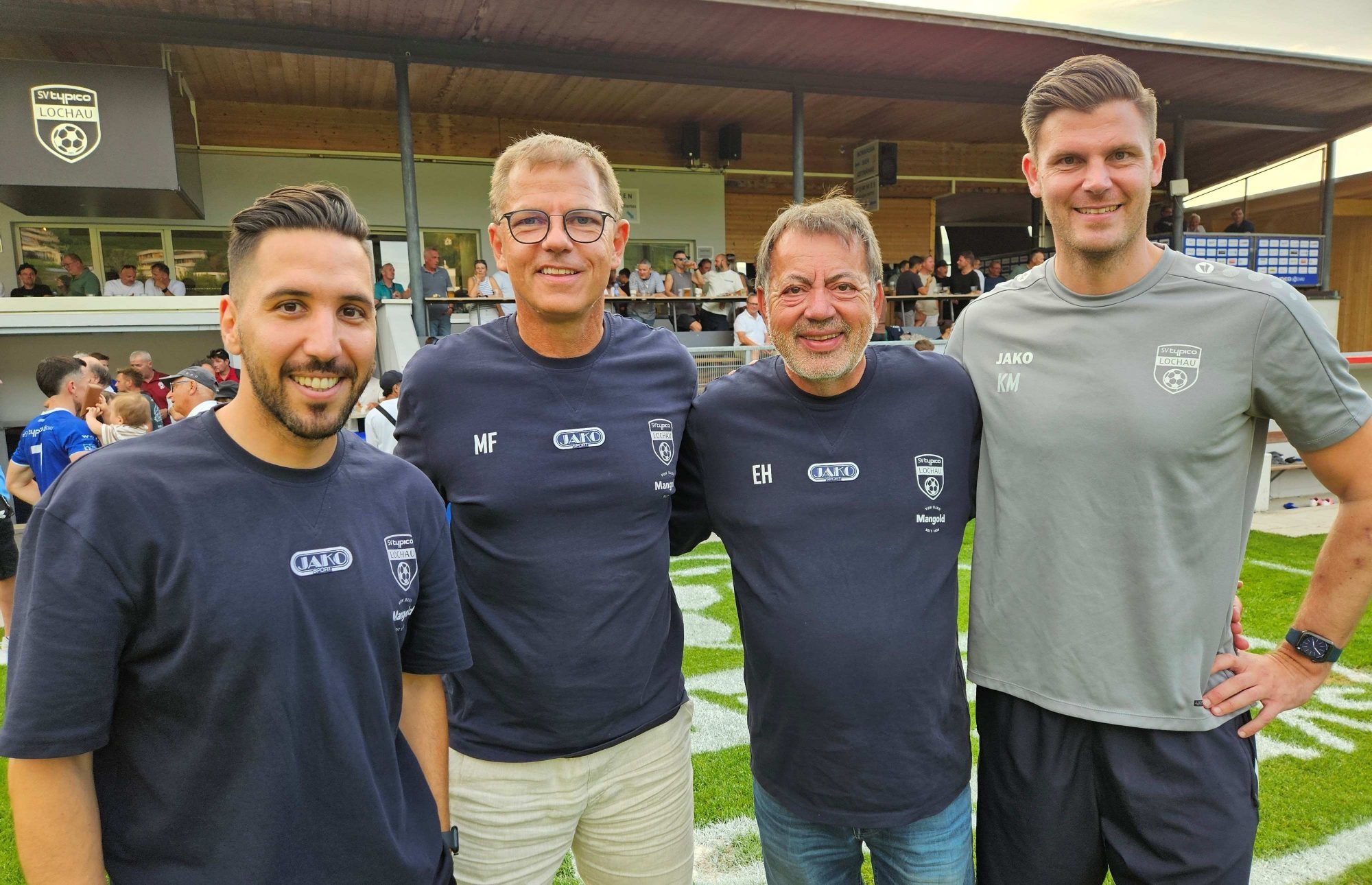 „Wir haben angeschrieben und die ersten Tore geschossen“, freut sich die Führungsriege des SV typico Lochau mit Trainer Metin Batir, dem Sportlichen Leiter Markus Feldkircher, Obmann Egon Haag und Co-Trainer Andreas Simma sichtlich zufrieden.