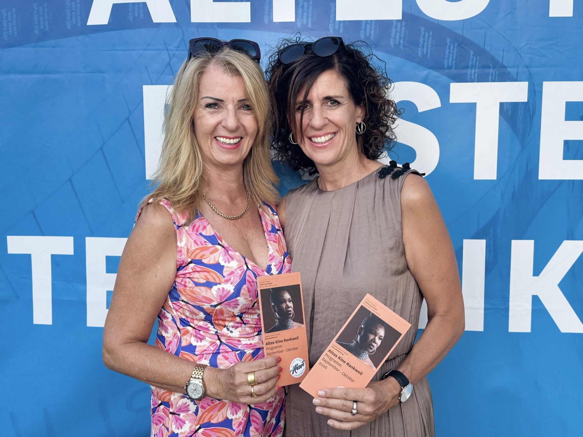 Kinobegeistert: Renate Tschann und Bettina Lang.